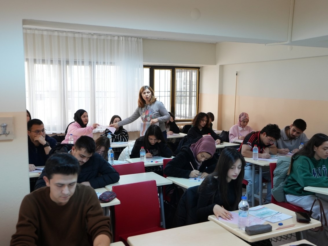 Gençlerin üniversite yolculuğunda Denizli Büyükşehir desteği