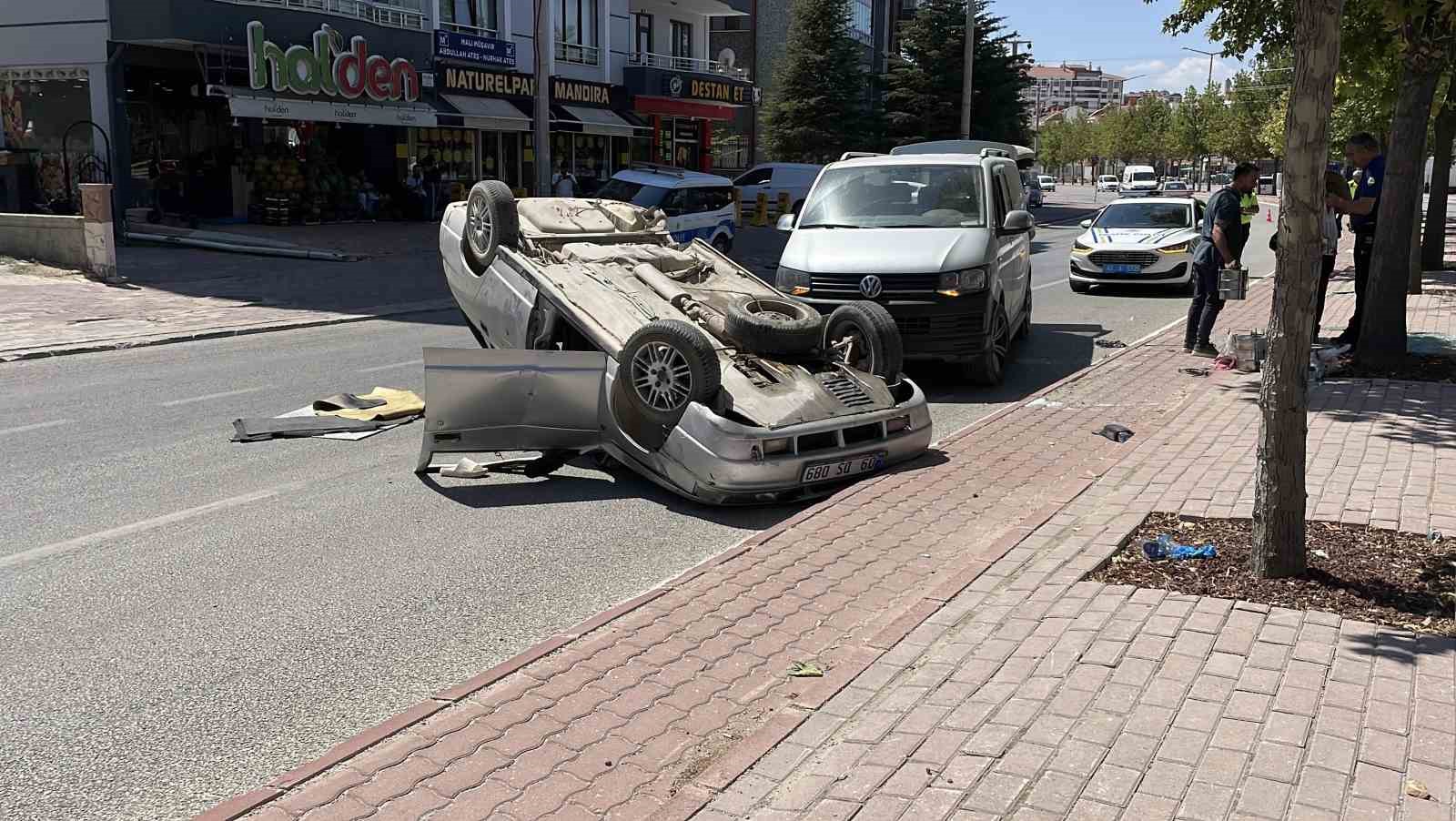 Kontrolden çıkıp takla atan araç sürücüsü yaralandı