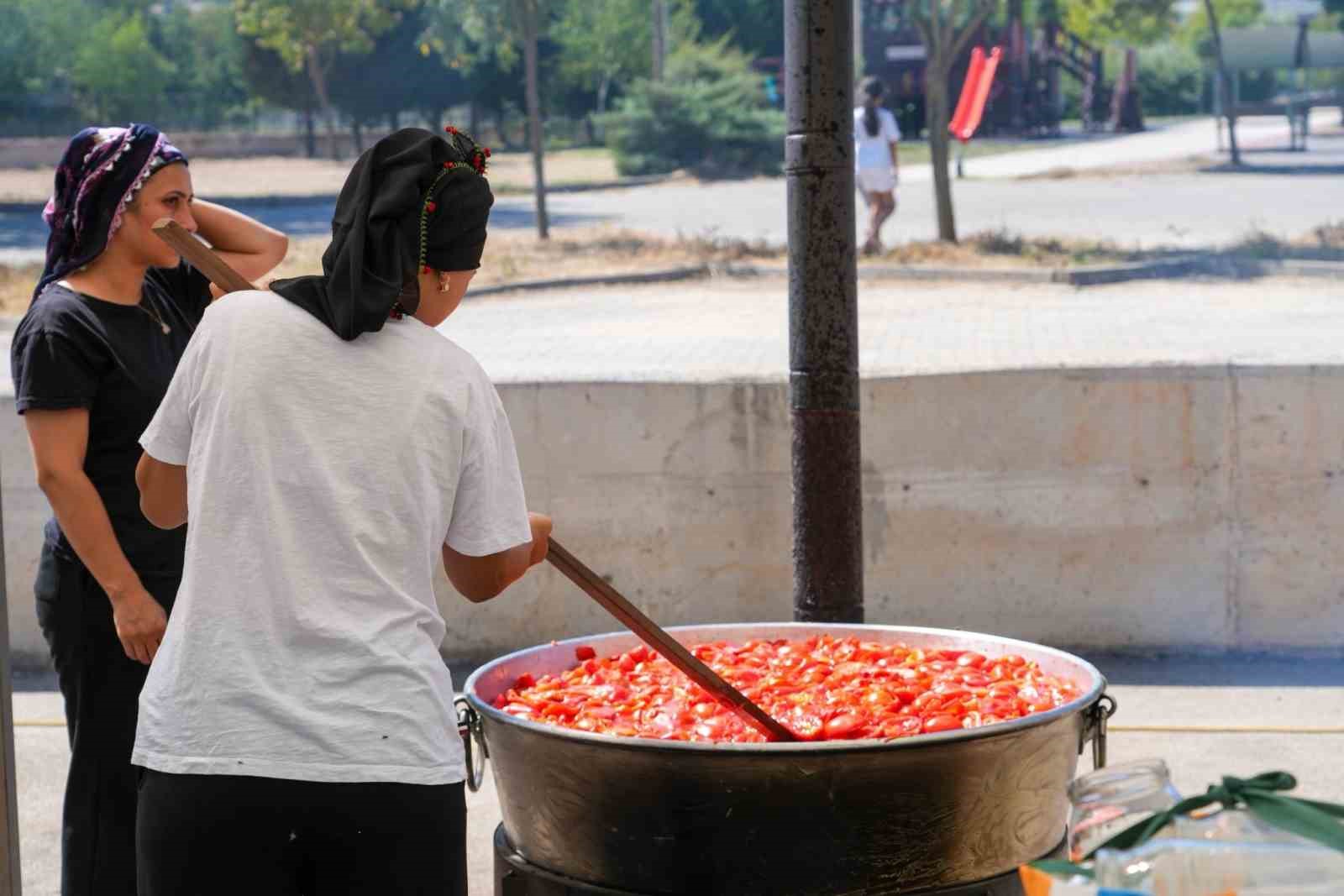Salça kazanları kaynamaya başladı