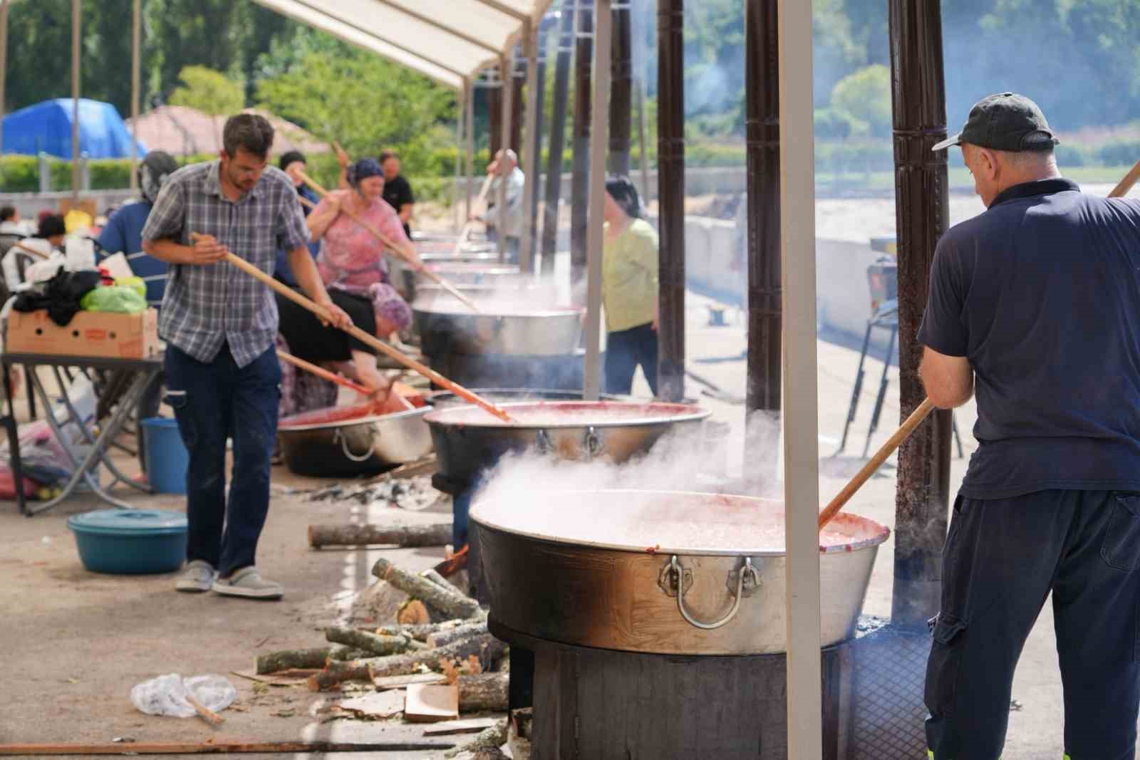 Salça kazanları kaynamaya başladı