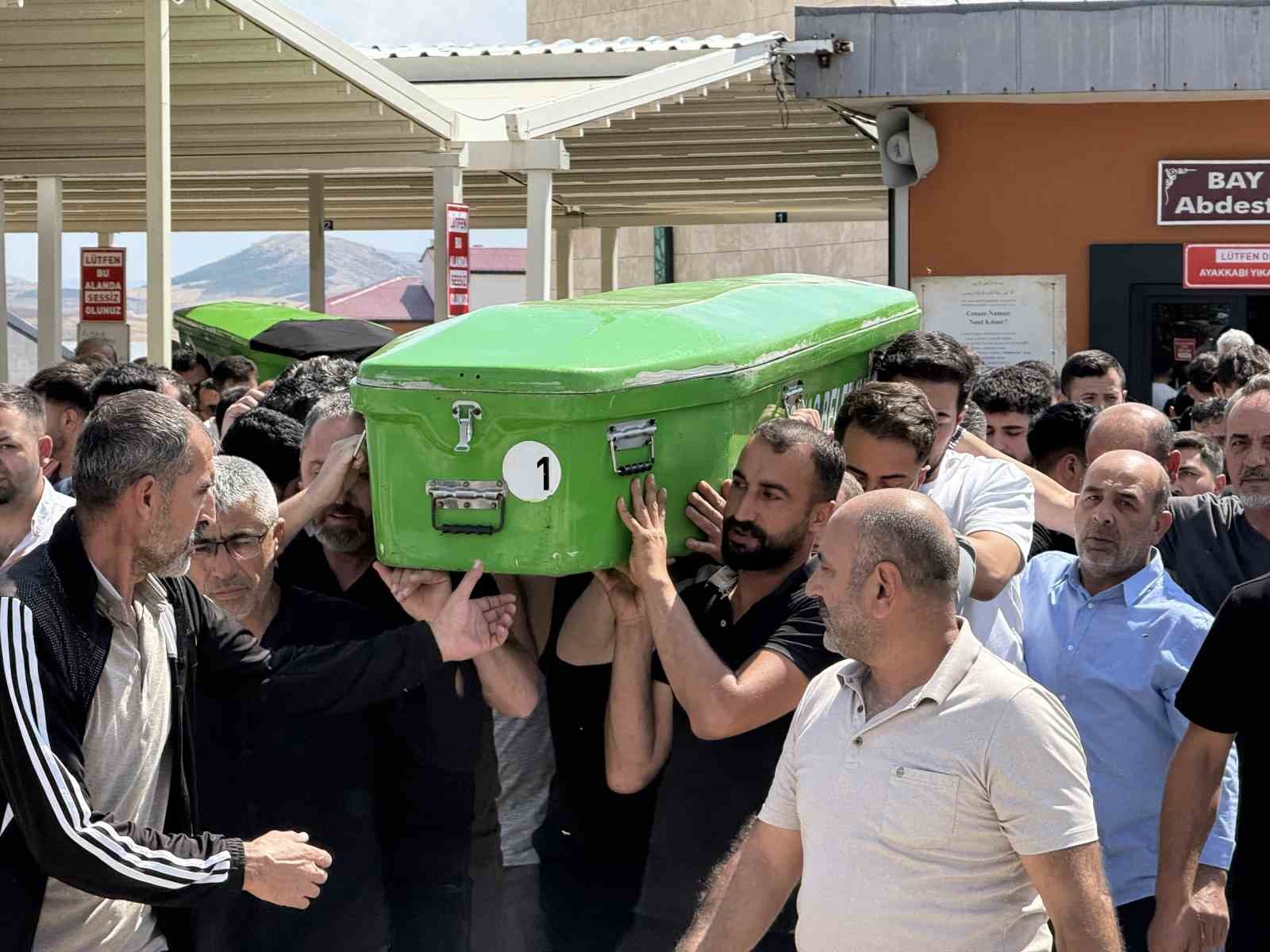 Sivas’ta feci kazada hayatını kaybeden genç son yolculuğuna uğurlandı