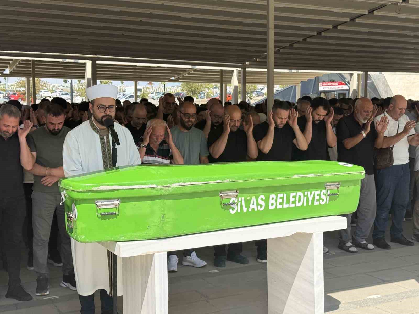 Sivas’ta feci kazada hayatını kaybeden genç son yolculuğuna uğurlandı