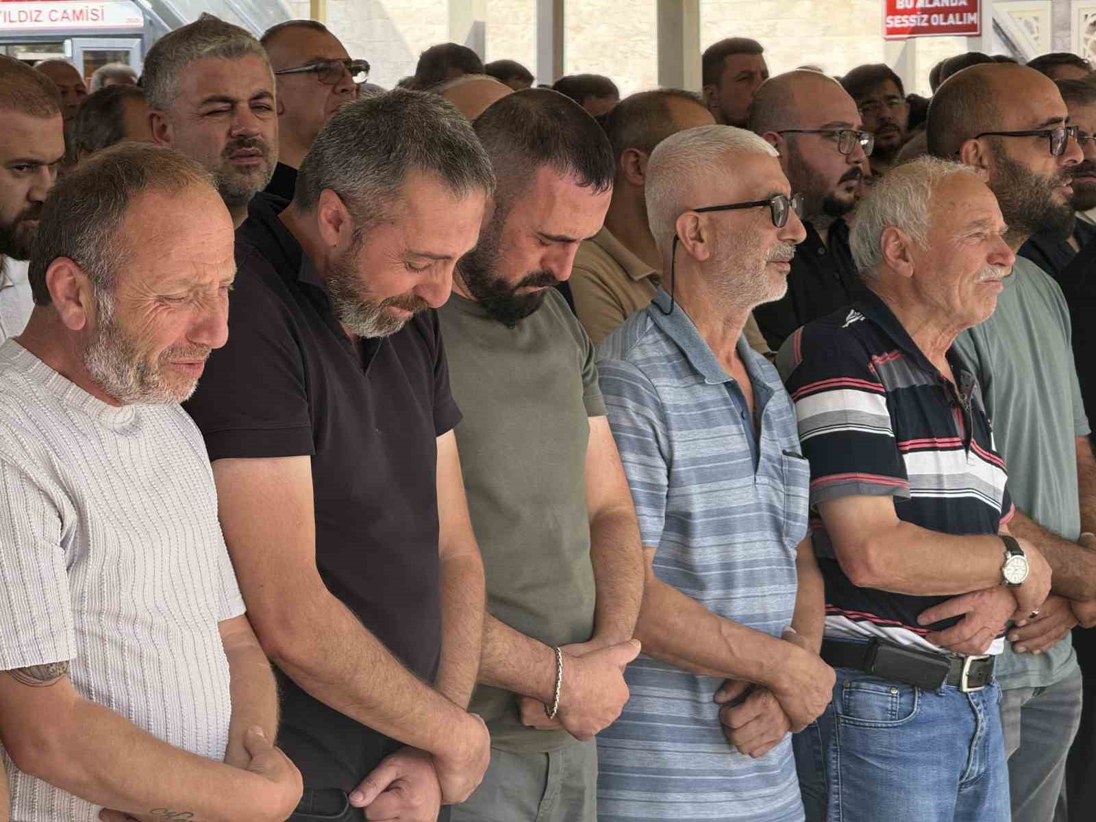 Sivas’ta feci kazada hayatını kaybeden genç son yolculuğuna uğurlandı