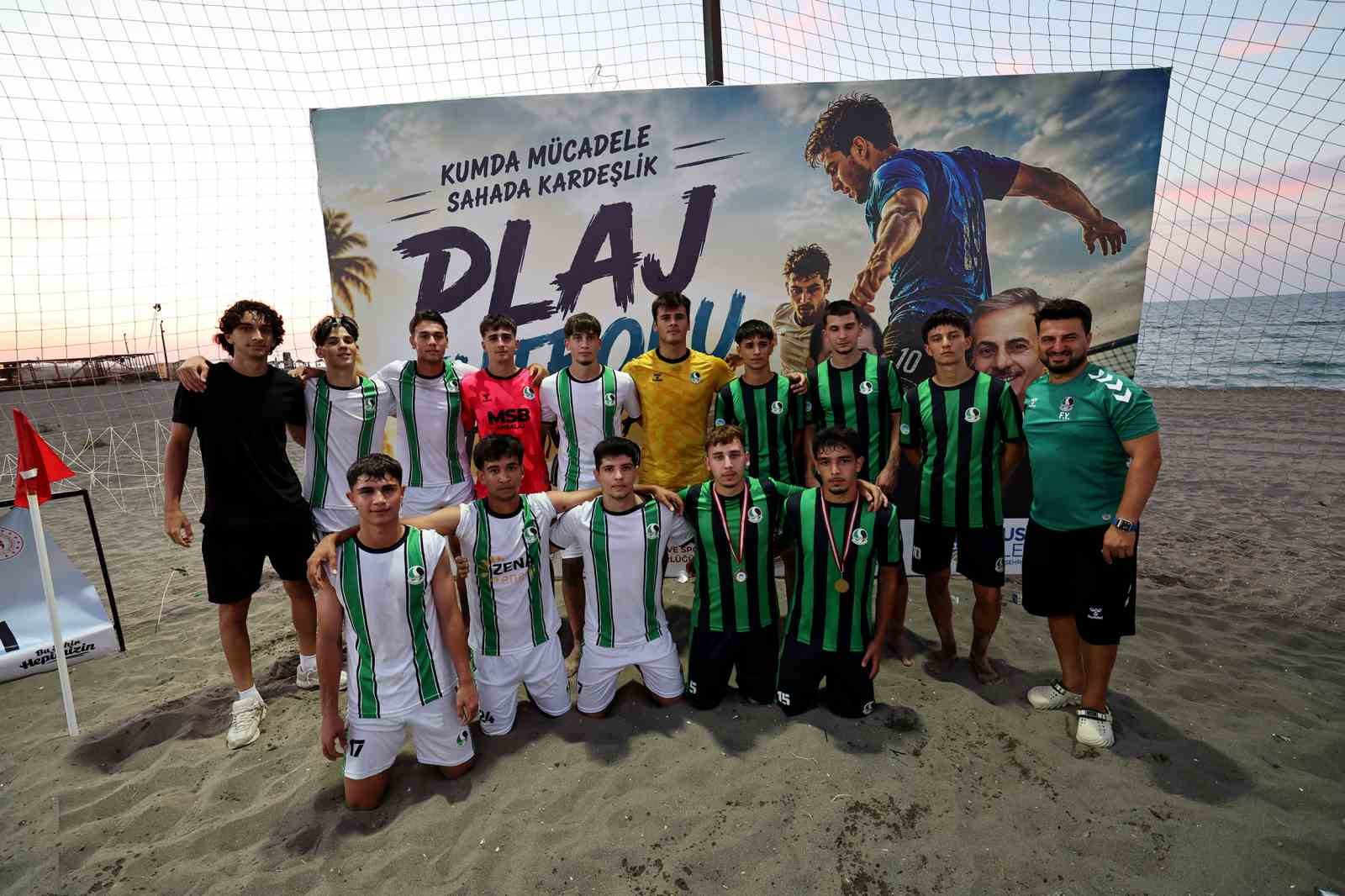 Kocaali sahilinde plaj futbolu heyecanı