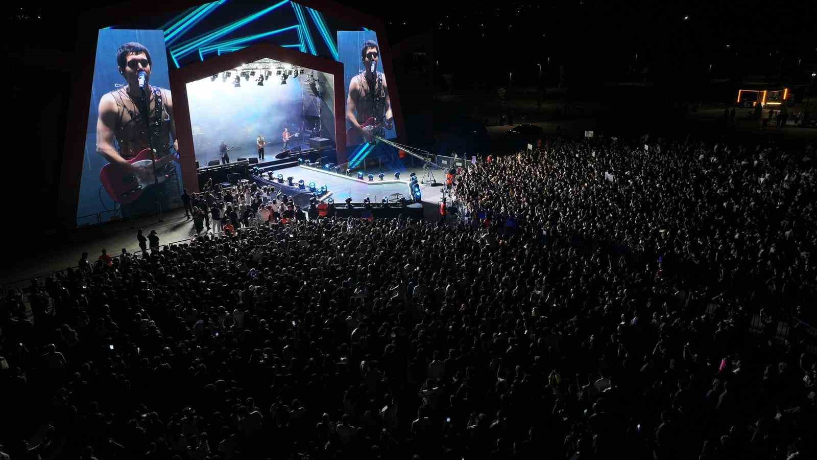 Geleneksel Sincan Yaz Festivali’nde Mavi Gri konser verdi