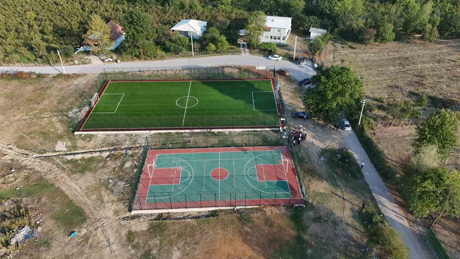 Spor tesisi açılışı çocuklara çifte bayram oldu