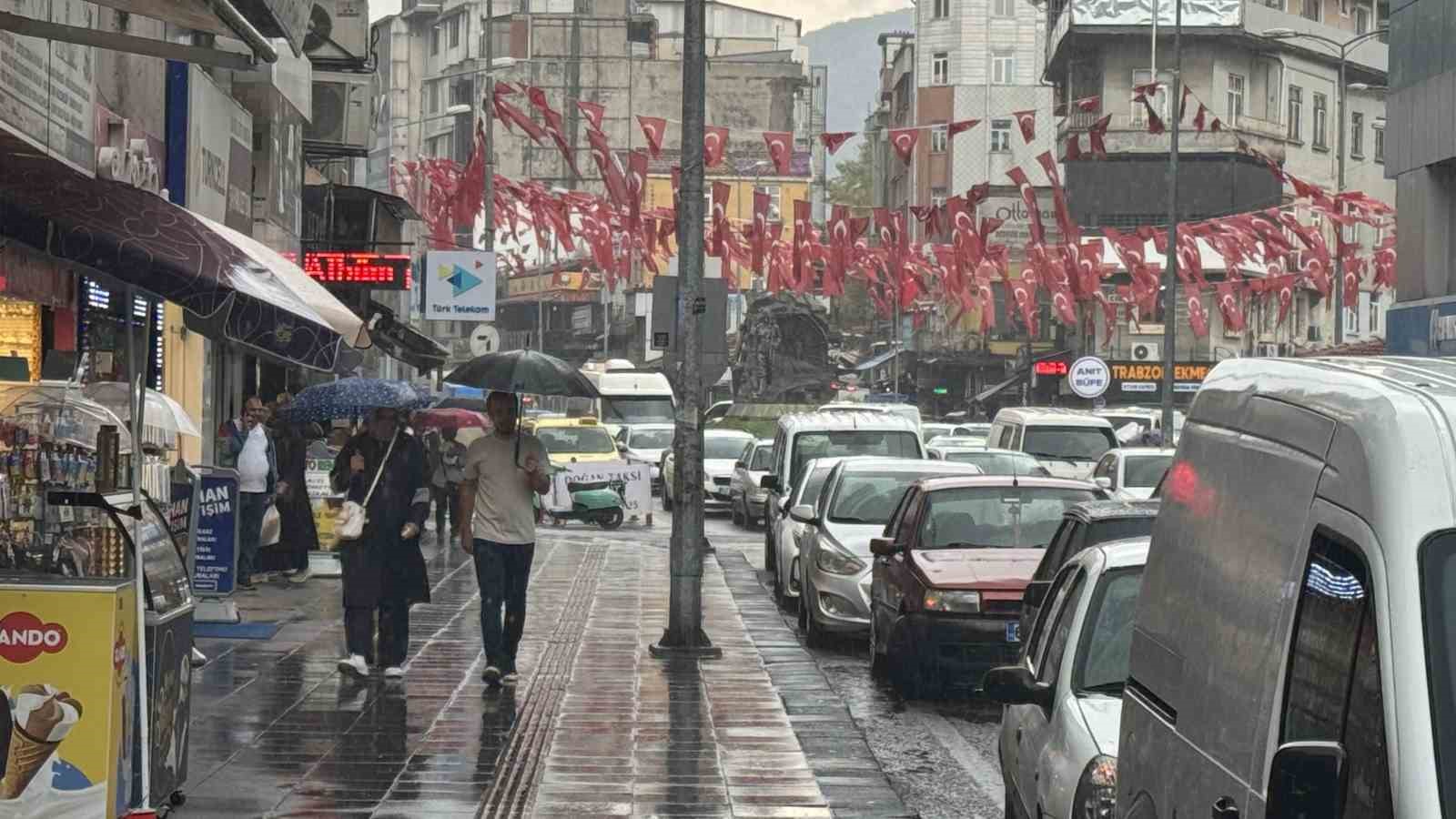 Yağmura hazırlıksız yakalandılar