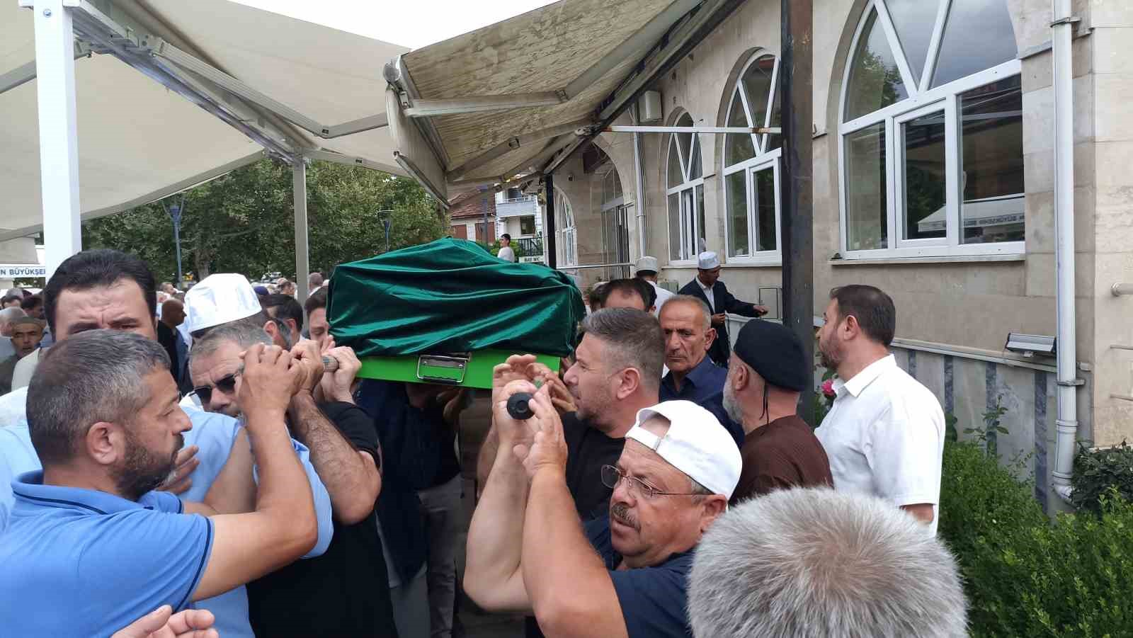 Trafik kazasında hayatını kaybeden imam, son yolculuğuna uğurlandı