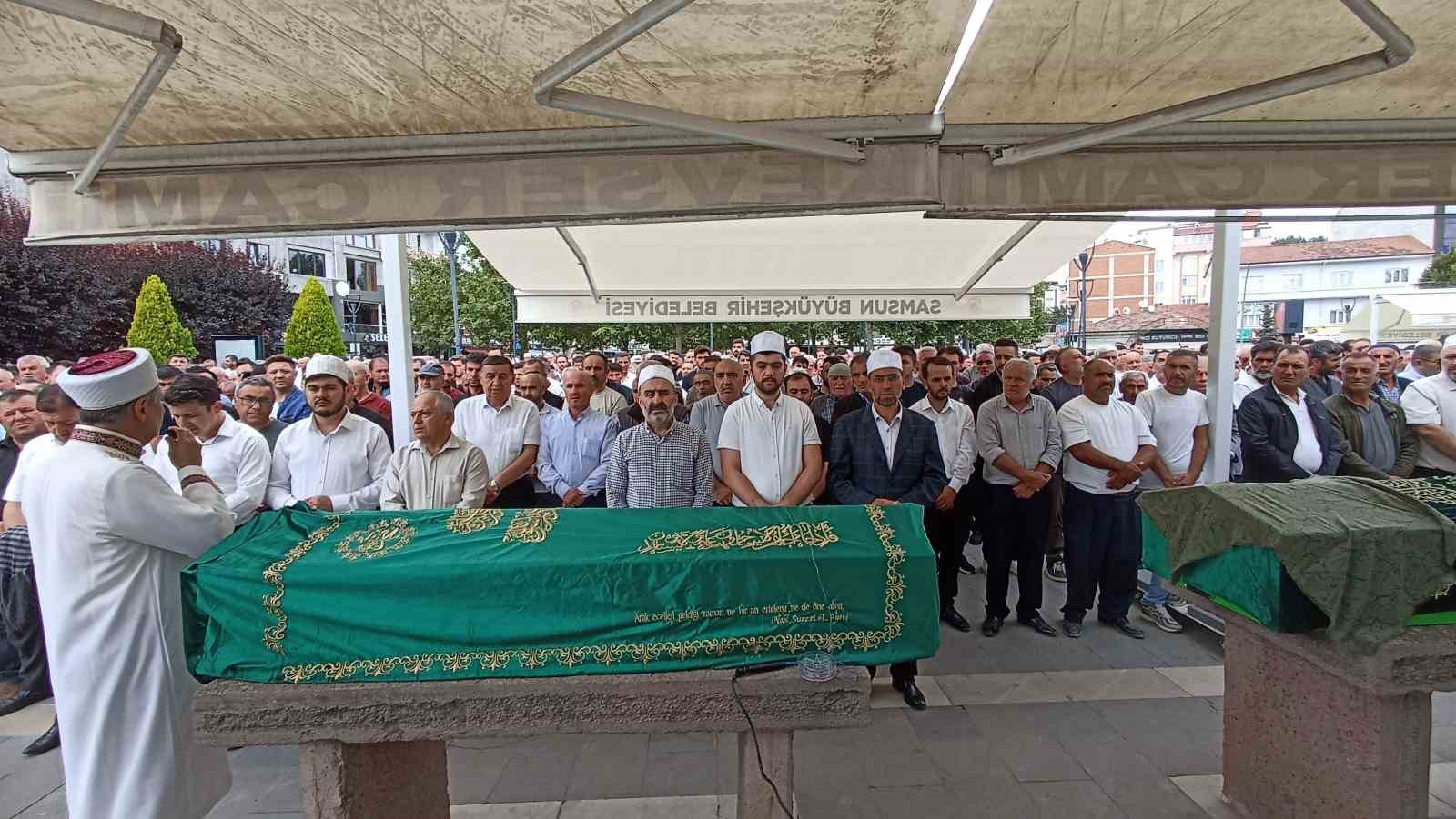 Trafik kazasında hayatını kaybeden imam, son yolculuğuna uğurlandı