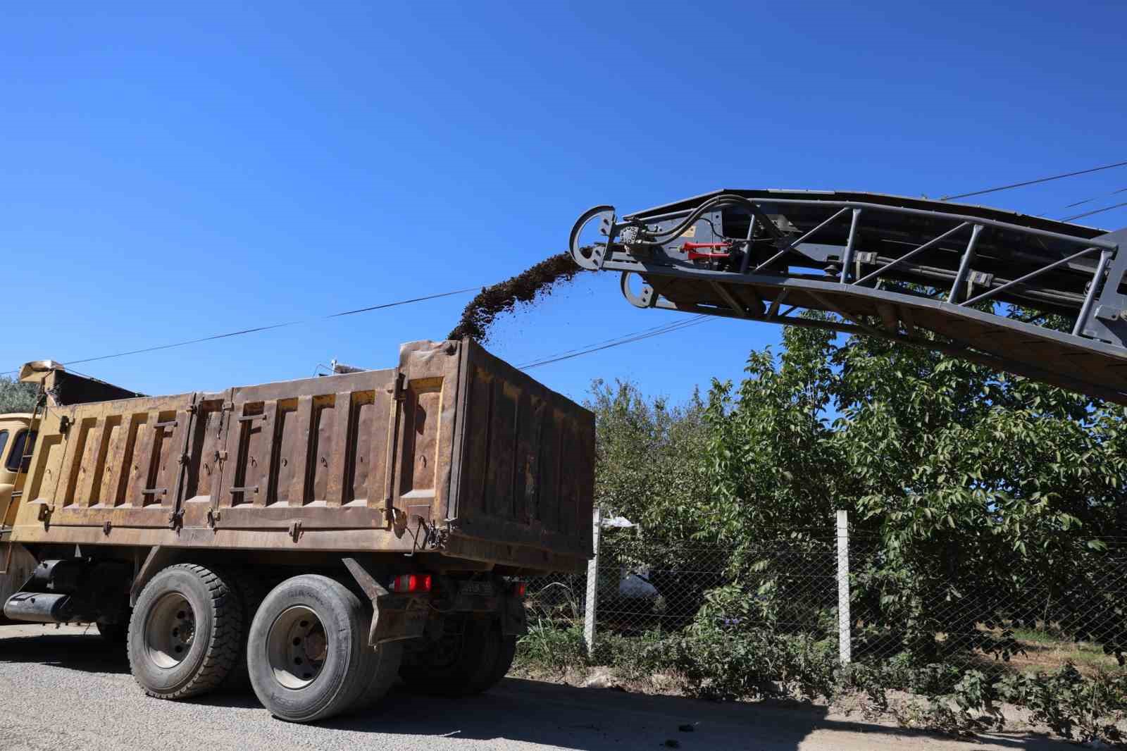 İncirliova’da Karabağ yolu yenileniyor