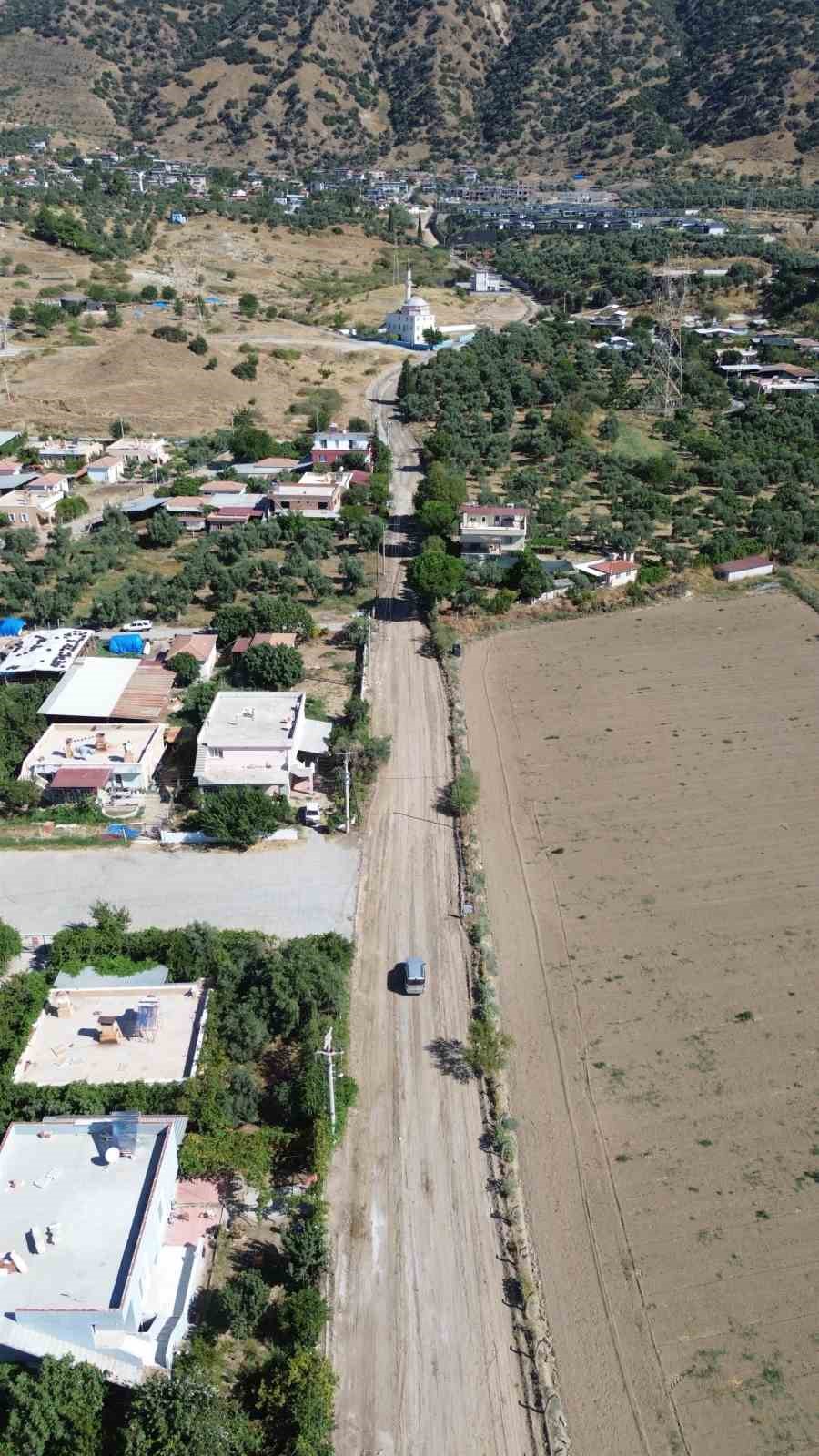 İncirliova’da Karabağ yolu yenileniyor