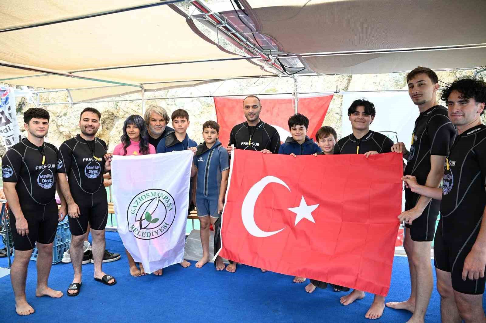 Gaziosmanpaşa Belediyesi Saros Körfezi’nde Türk bayrağı dalgalandırdı