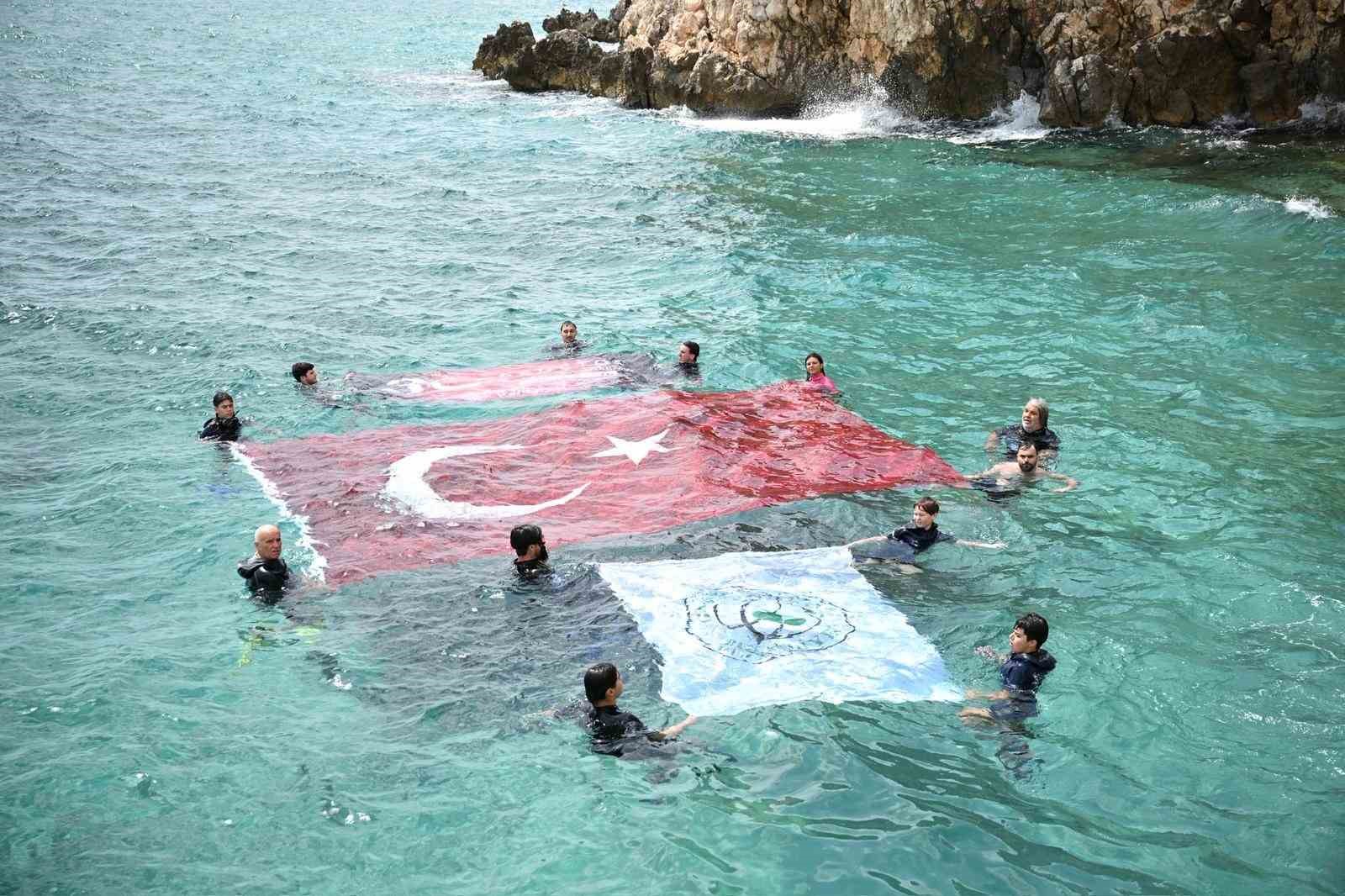 Gaziosmanpaşa Belediyesi Saros Körfezi’nde Türk bayrağı dalgalandırdı