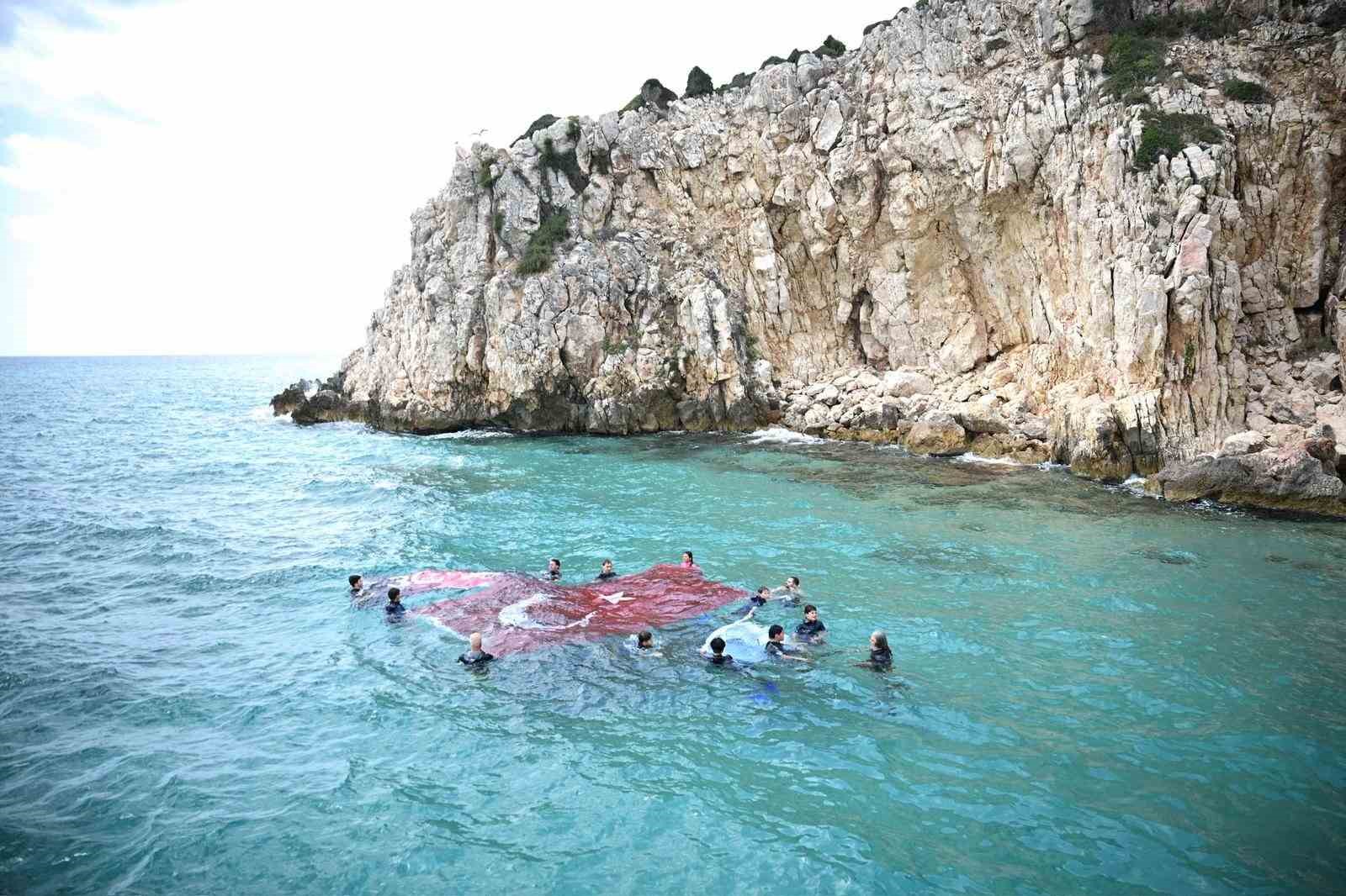 Gaziosmanpaşa Belediyesi Saros Körfezi’nde Türk bayrağı dalgalandırdı