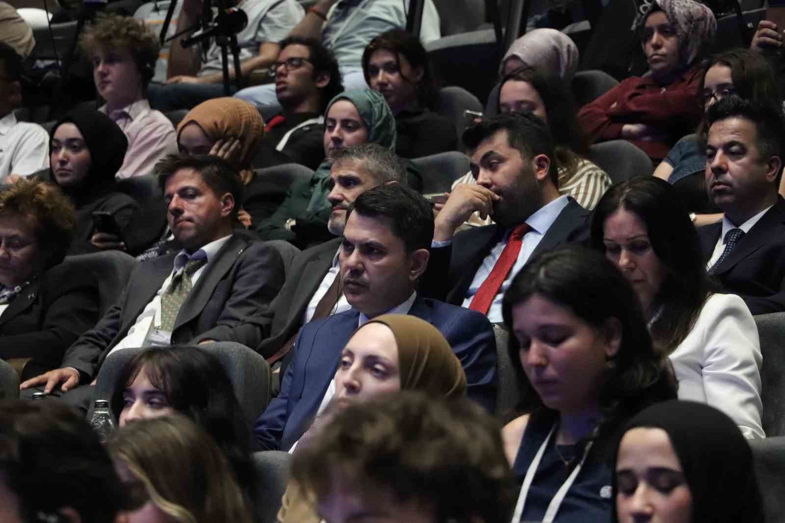 Bakan Kurum Demokrasi ve Özgürlükler Adası’nda konuştu: "Sözün eyleme dönüşmesi gereken zaman dilimindeyiz"