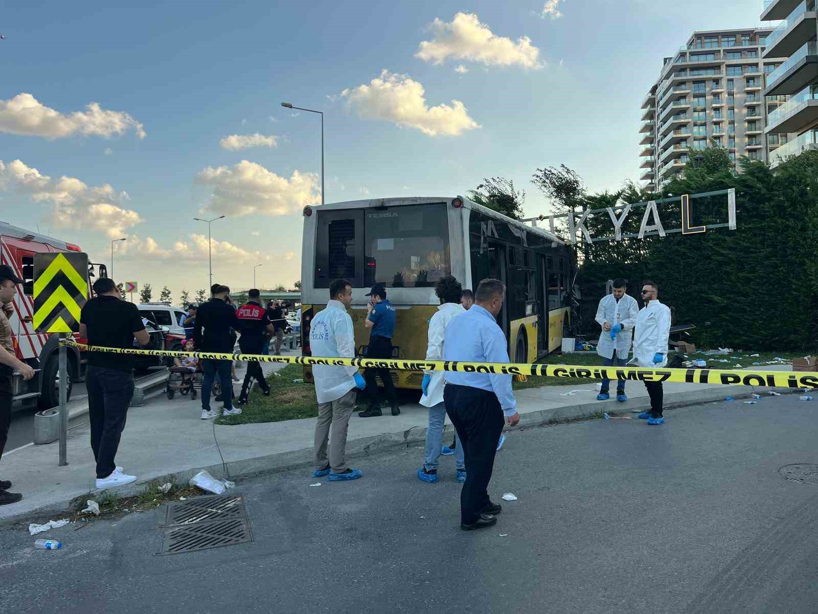 Zeytinburnu’nda İETT otobüsü duvara çarptı: 1 ölü, 17 yaralı