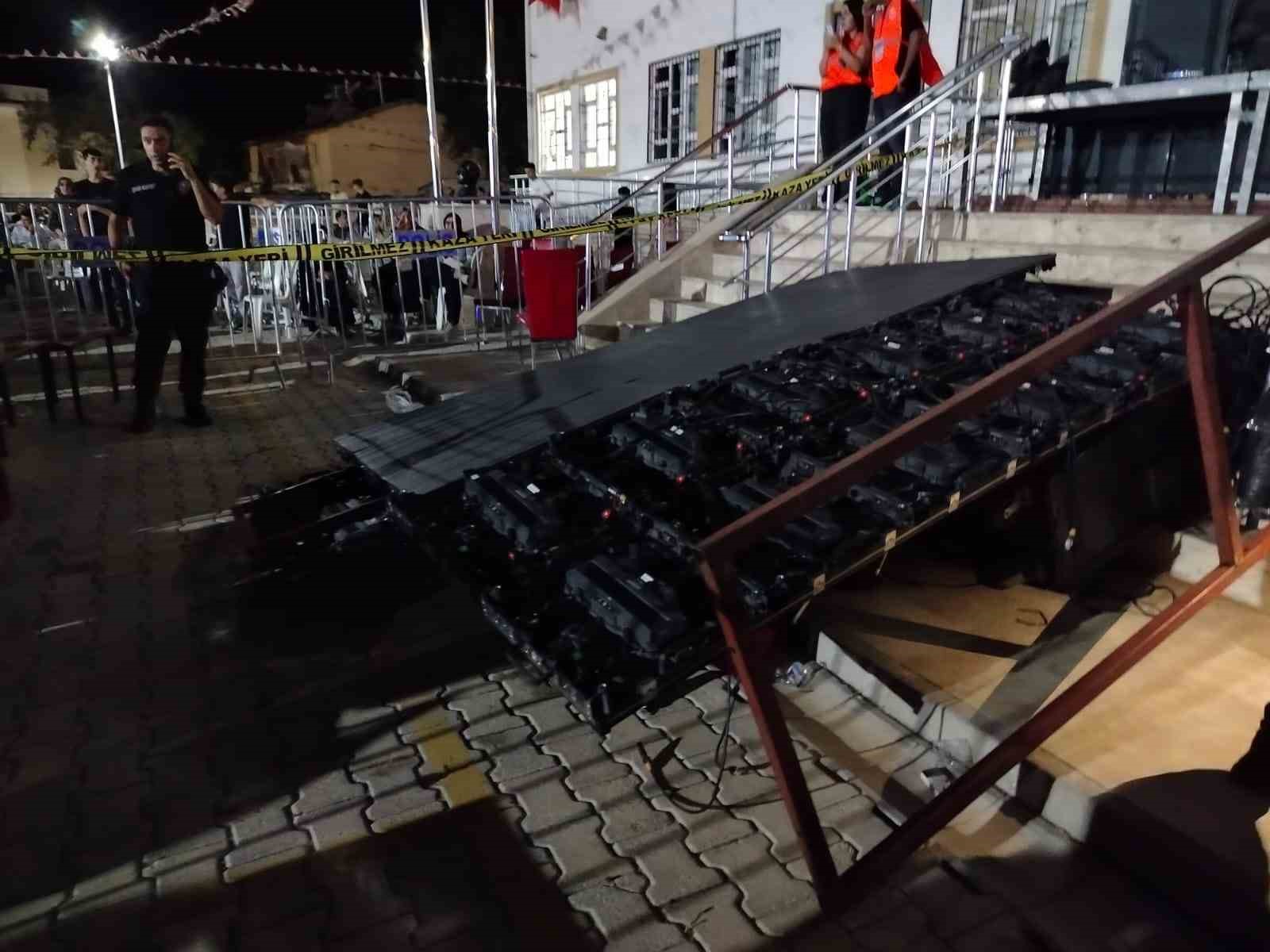 Festival alanındaki led ekran devrildi: 5 yaralı