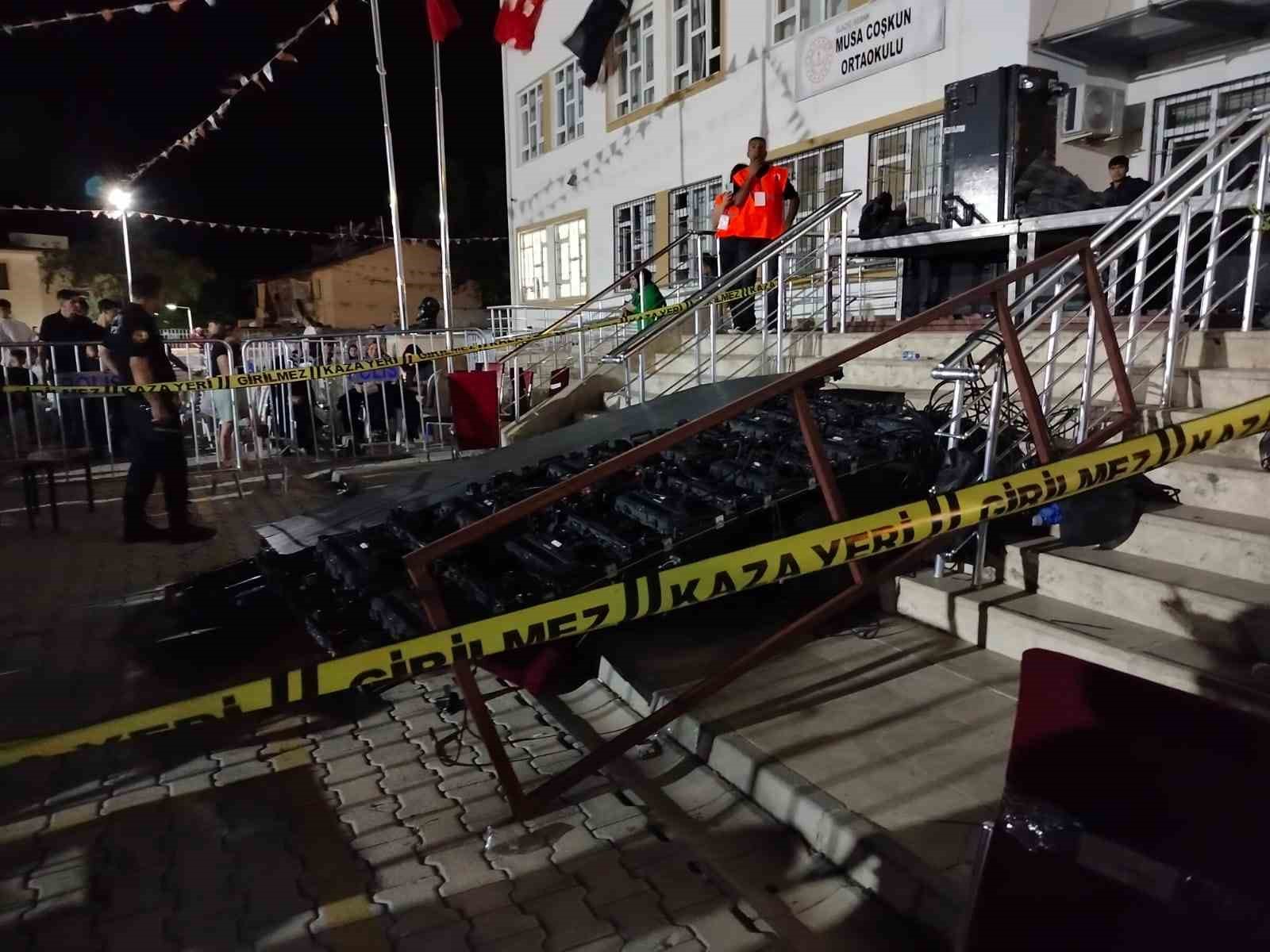 Festival alanındaki led ekran devrildi: 5 yaralı