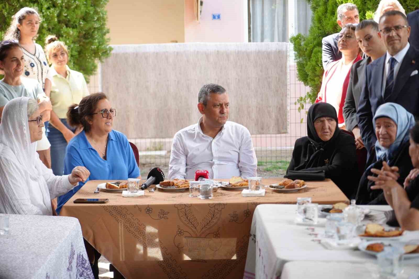 Özgür Özel: "Biz bu milletin önünde soruları yanıtlamak, masumiyetimizi kanıtlamak istiyoruz"