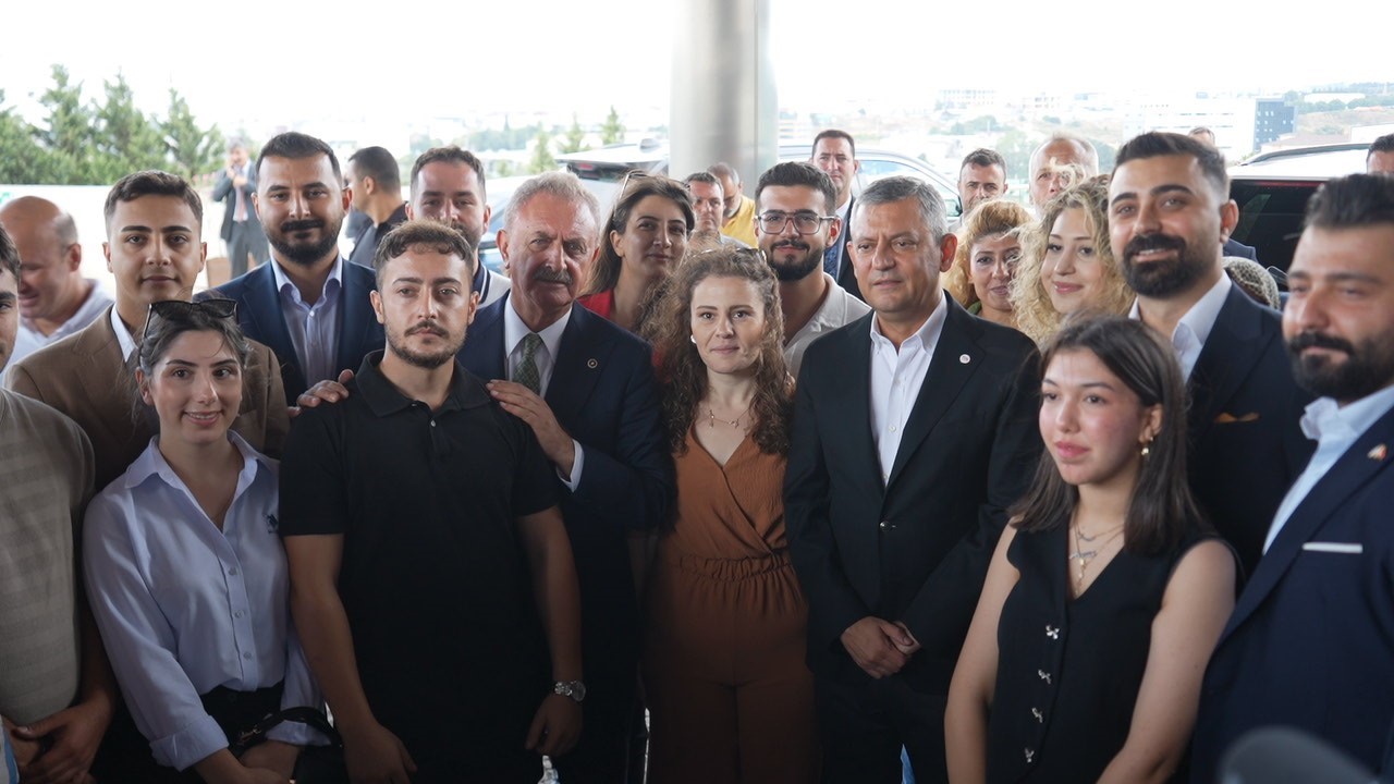Özgür Özel: "Biz bu milletin önünde soruları yanıtlamak, masumiyetimizi kanıtlamak istiyoruz"