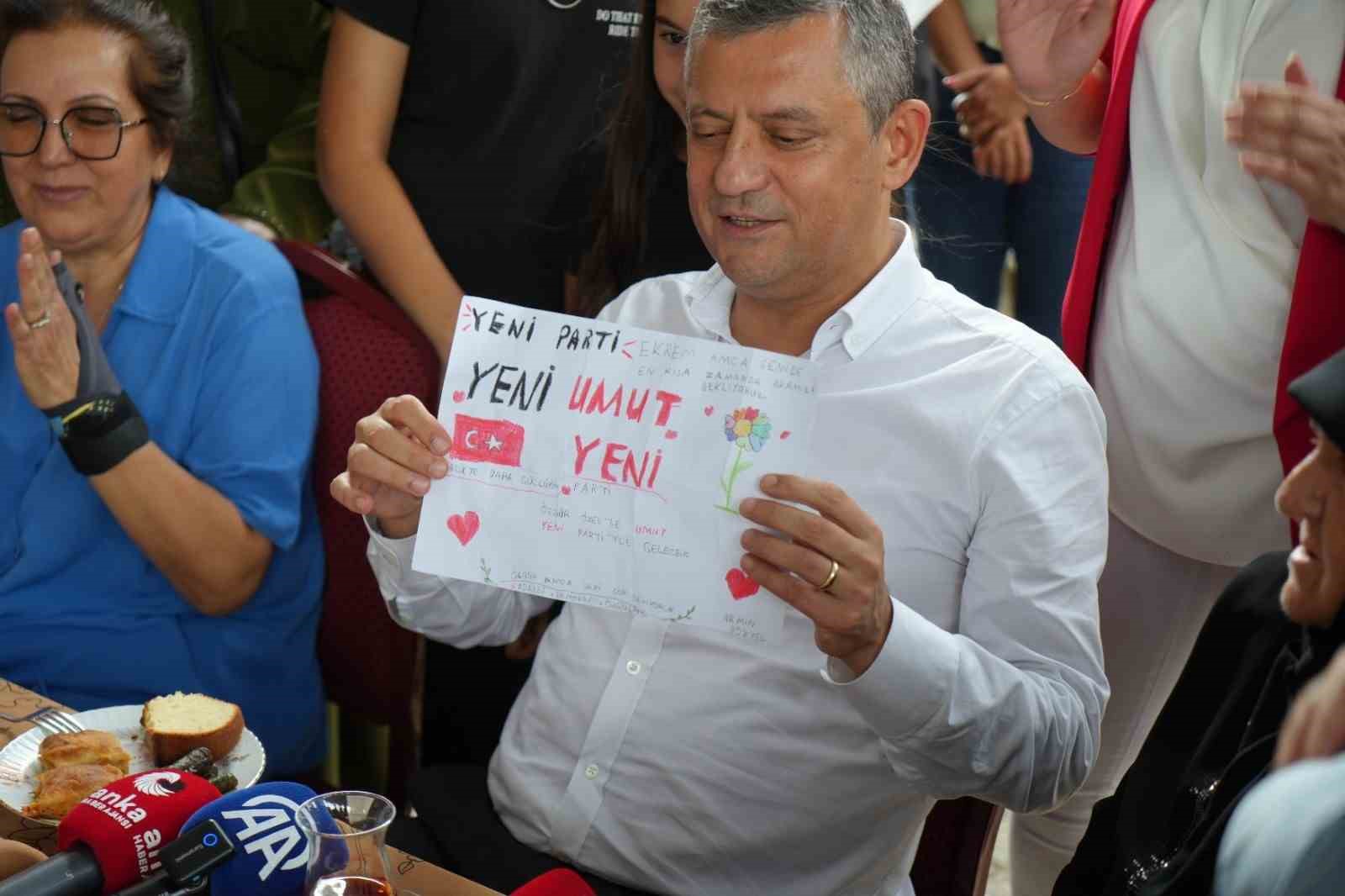 Özgür Özel: "Biz bu milletin önünde soruları yanıtlamak, masumiyetimizi kanıtlamak istiyoruz"