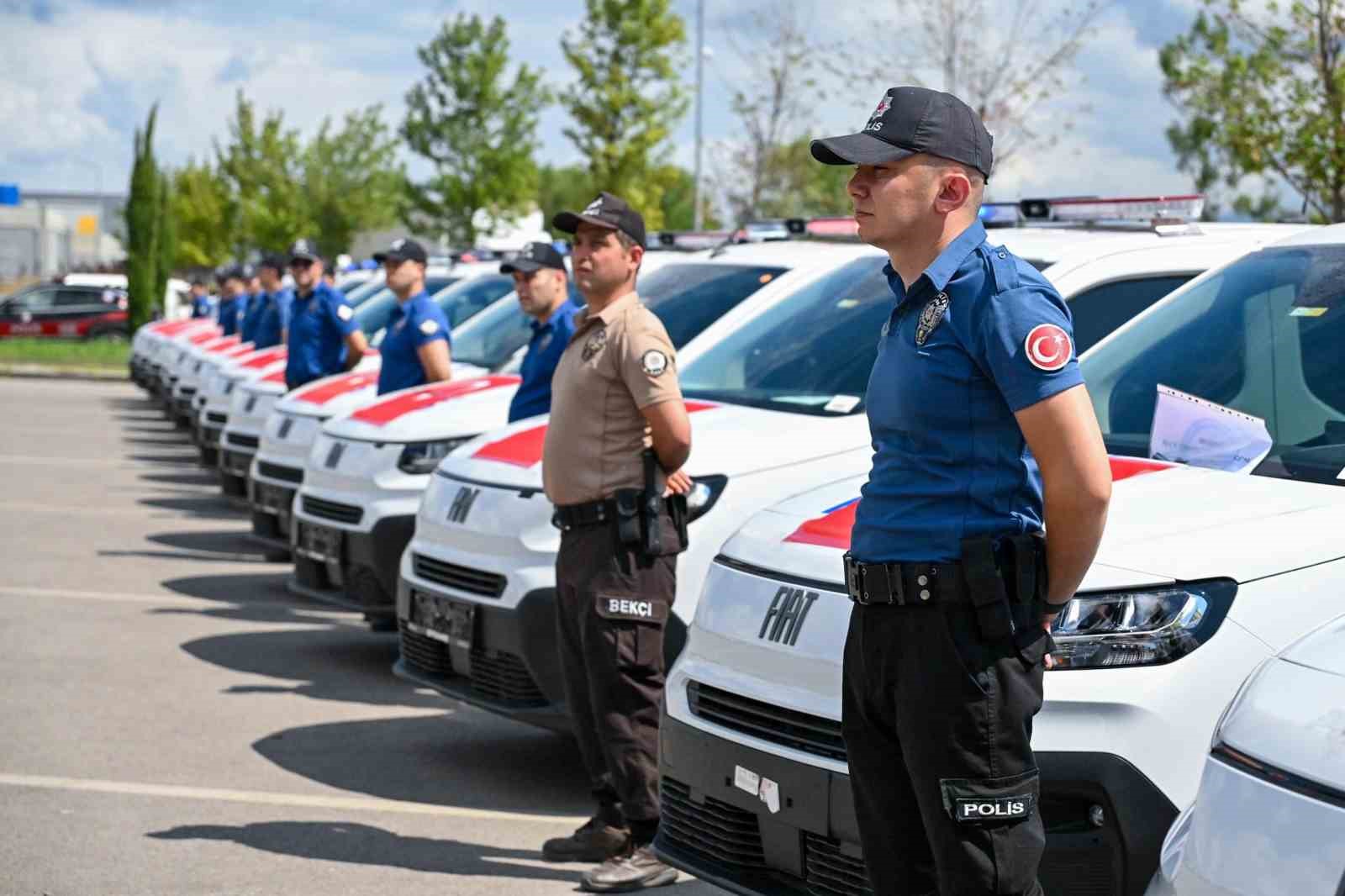 Kocaeli İl Emniyet Müdürlüğü filosuna 74 yeni araç katıldı