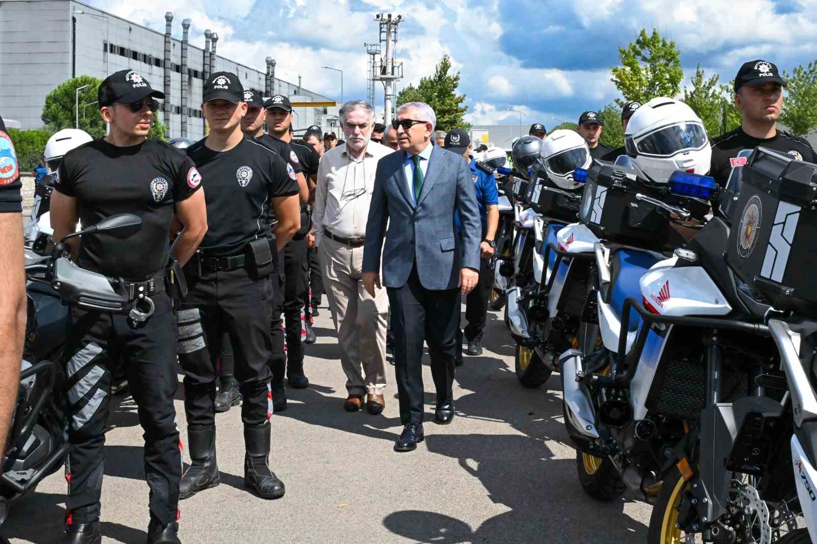 Kocaeli İl Emniyet Müdürlüğü filosuna 74 yeni araç katıldı