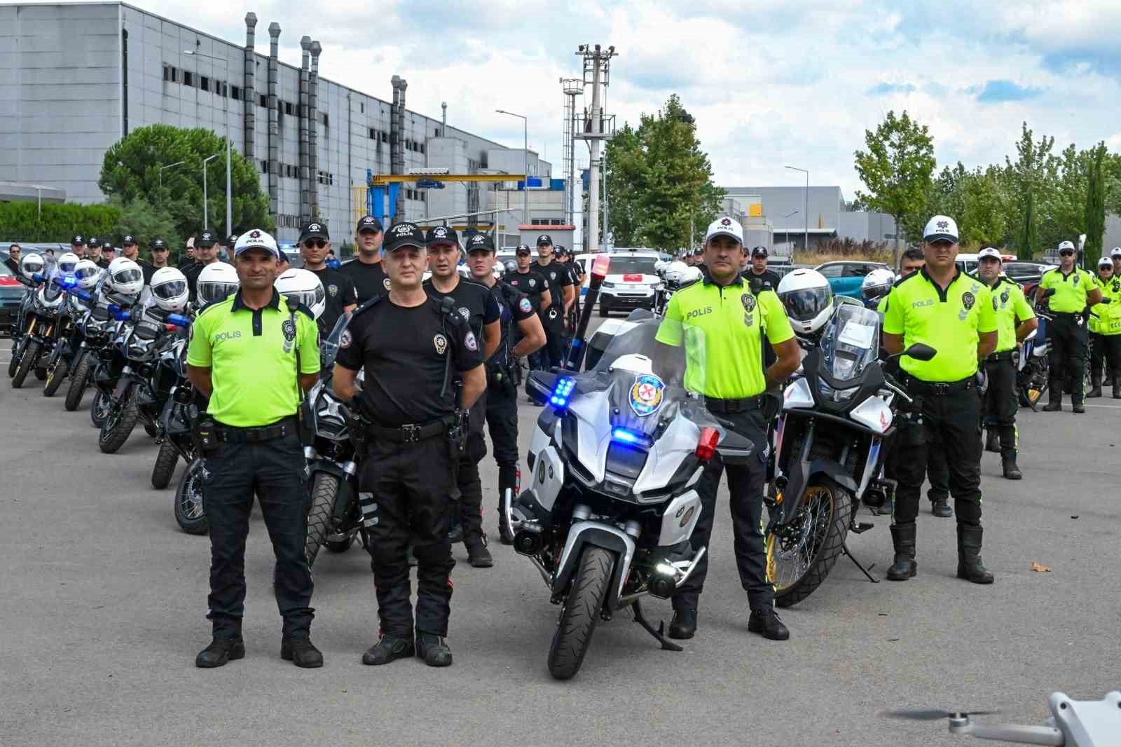 Kocaeli İl Emniyet Müdürlüğü filosuna 74 yeni araç katıldı