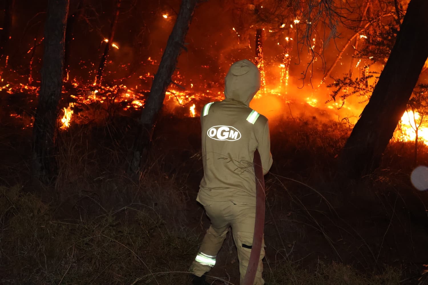 Fethiye’deki orman yangını evlere sıçradı, tahliye çalışmaları sürüyor