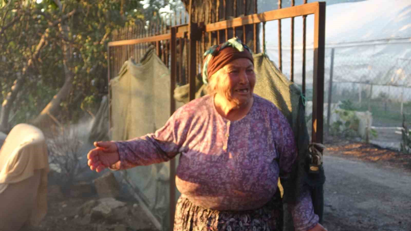 Ağaçlık alanda çıkan yangın mahalleyi sardı: Evinin yanışını yaşlı gözlerle izledi