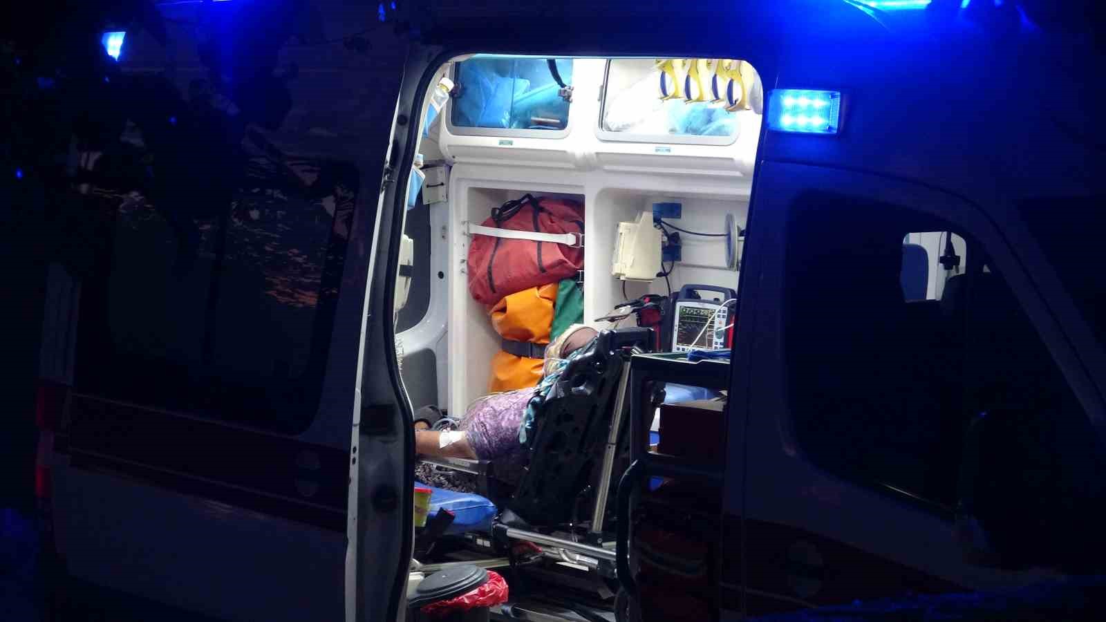 Ağaçlık alanda çıkan yangın mahalleyi sardı: Evinin yanışını yaşlı gözlerle izledi
