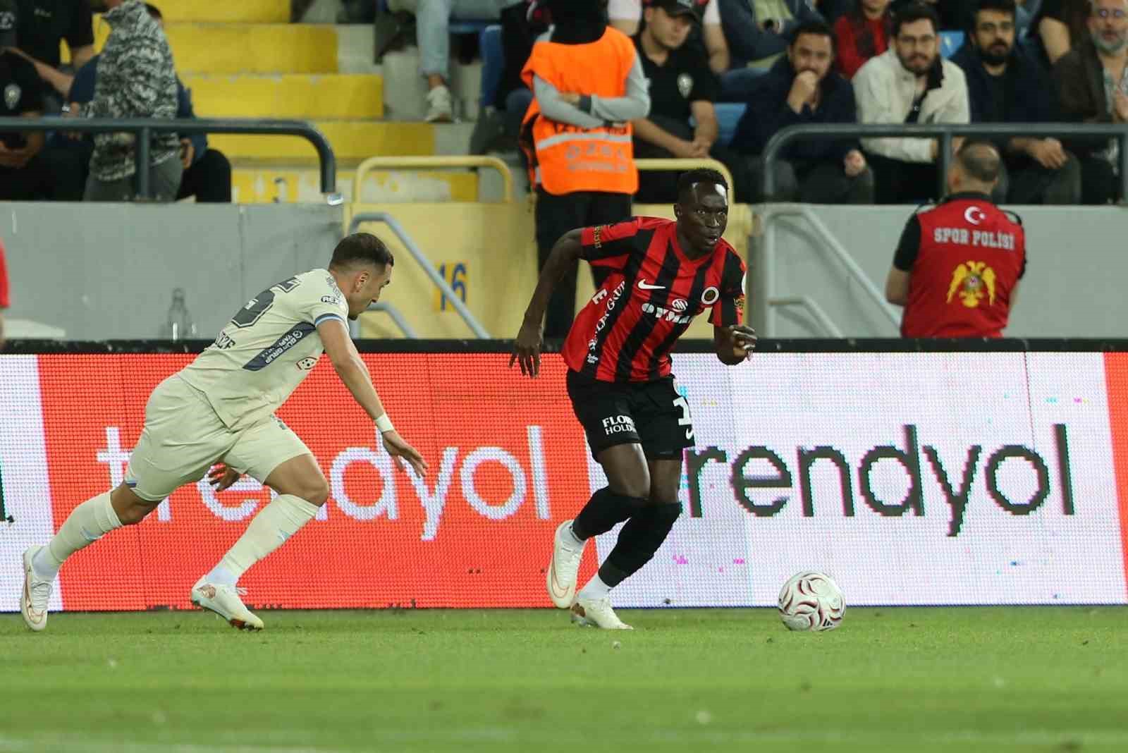 Trendyol Süper Lig: Gençlerbirliği: 0 - Erzurumspor FK: 0 (İlk yarı)