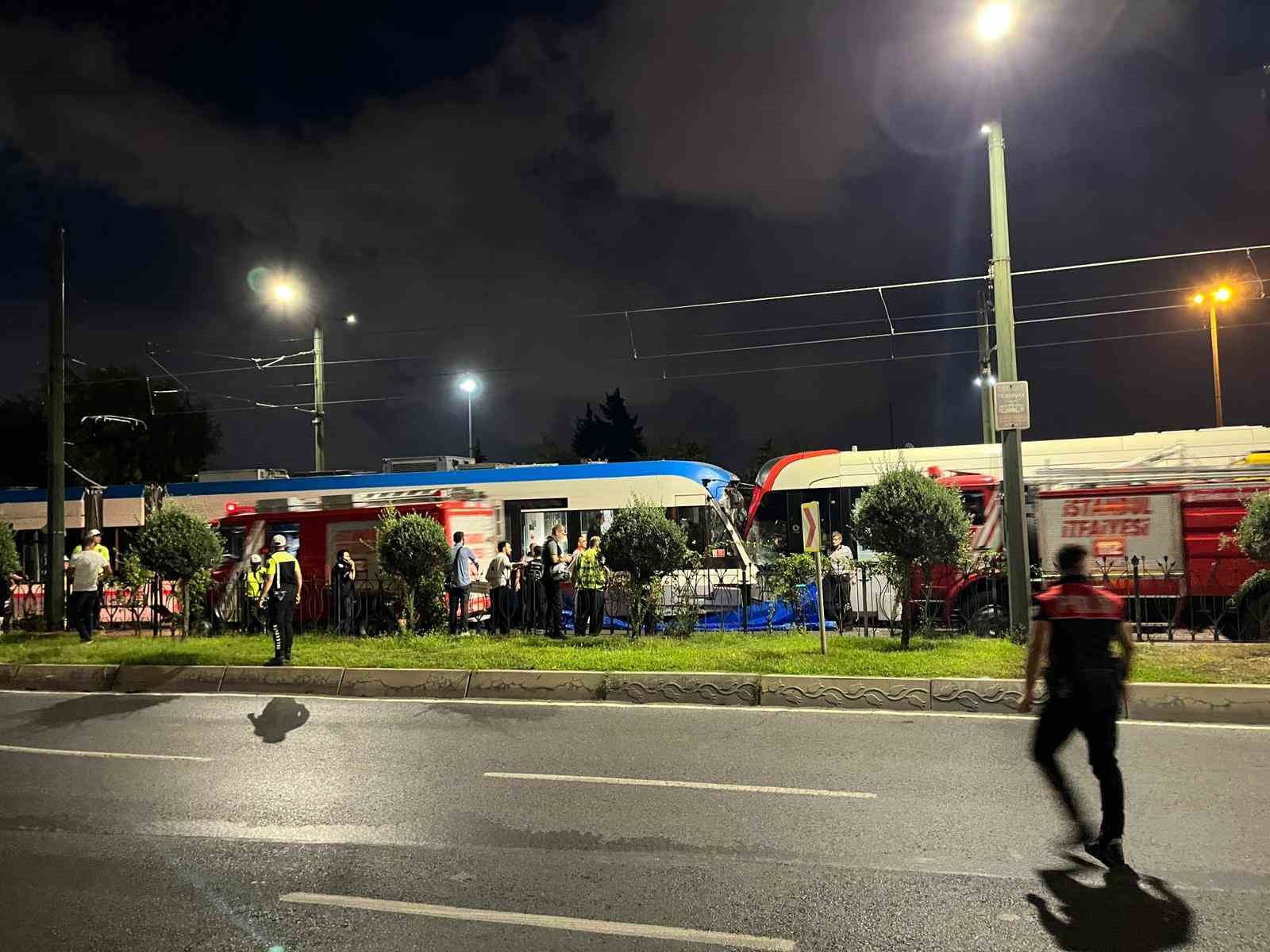 Zeytinburnu’nda iki tramvay çarpıştı: 9 yaralı
