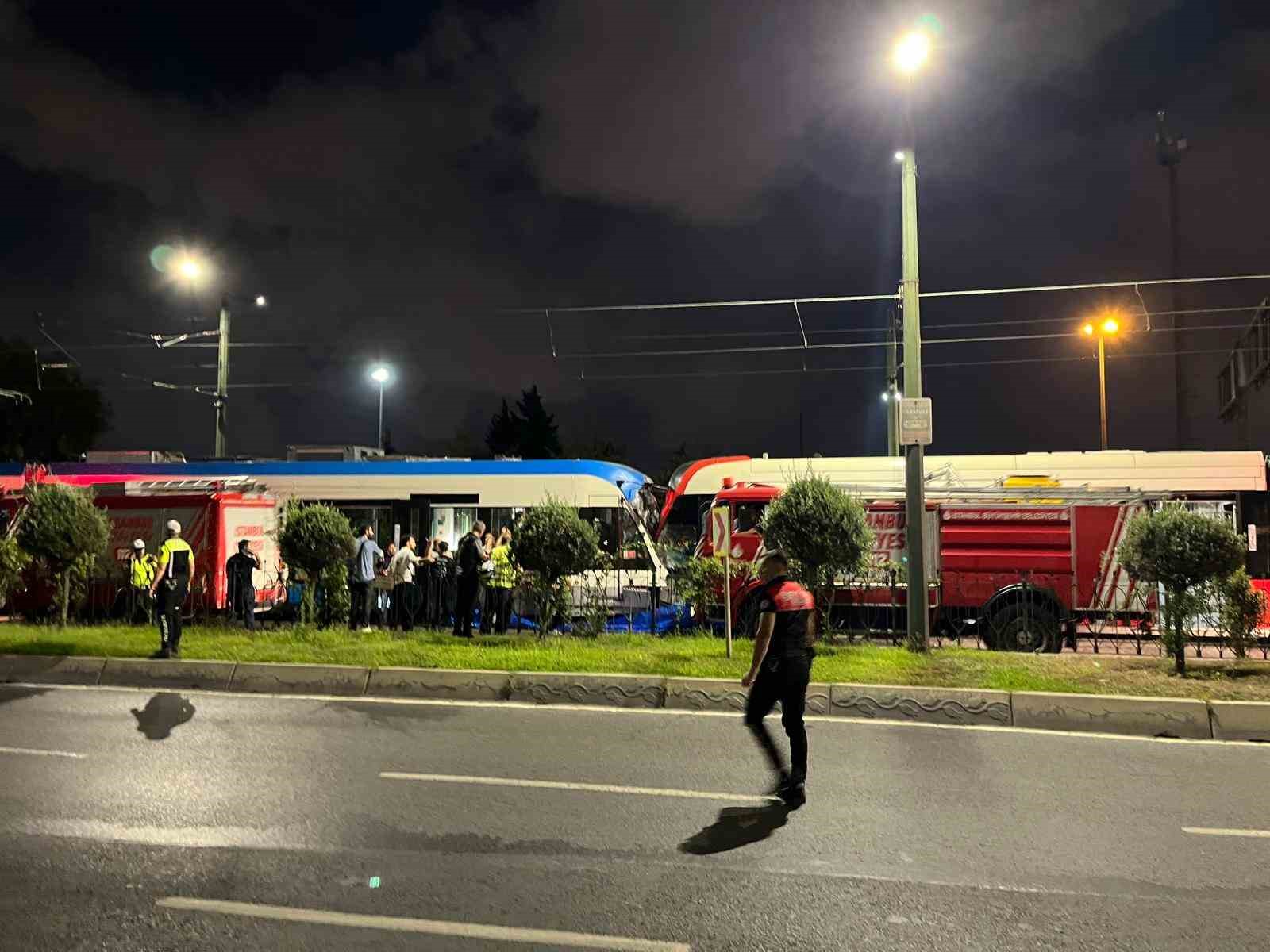 Zeytinburnu’nda iki tramvay çarpıştı: 9 yaralı