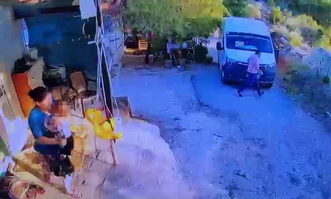 Geri manevra yaptığı araçla 1,5 yaşındaki oğlunun ölümüne sebep oldu