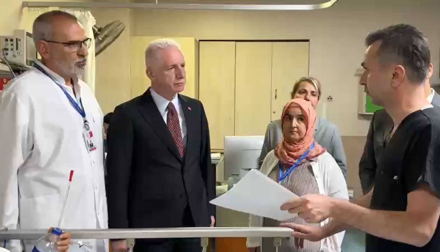 Vali Gül, İETT kazasında yaralanan vatandaşları hastanede ziyaret etti