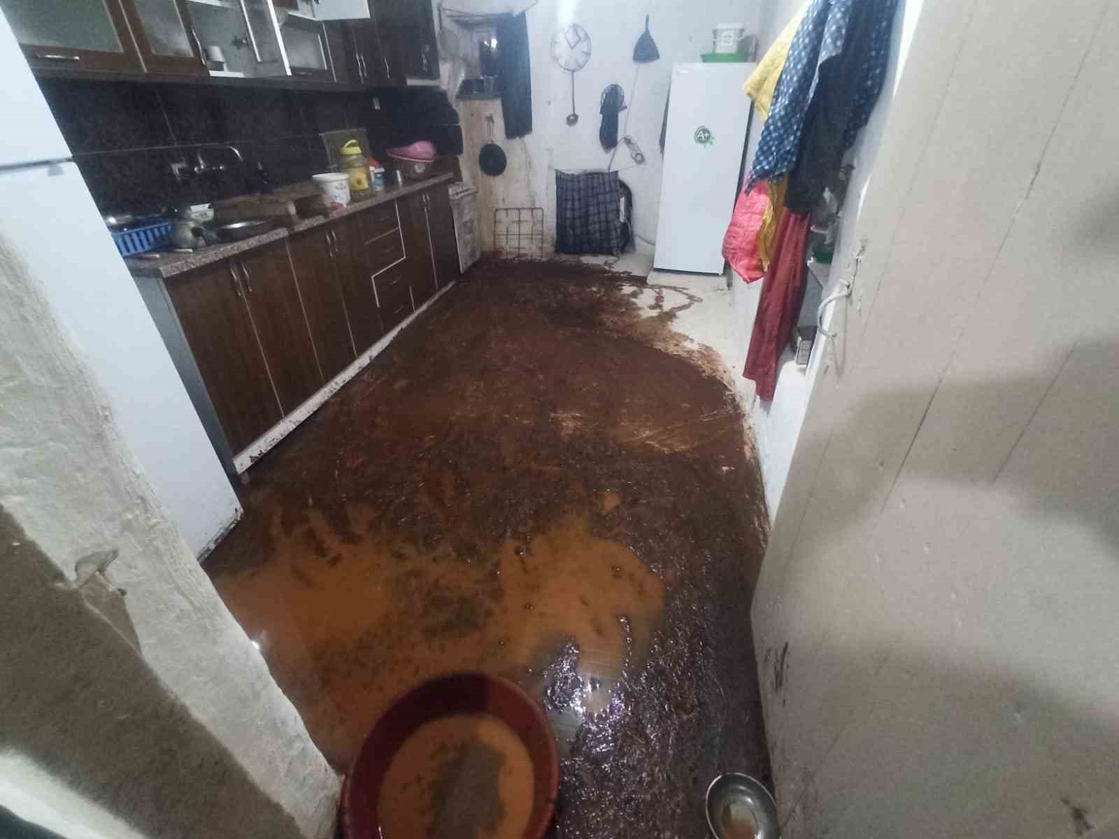 Bozkır’da sağanak ve dolu etkili oldu
