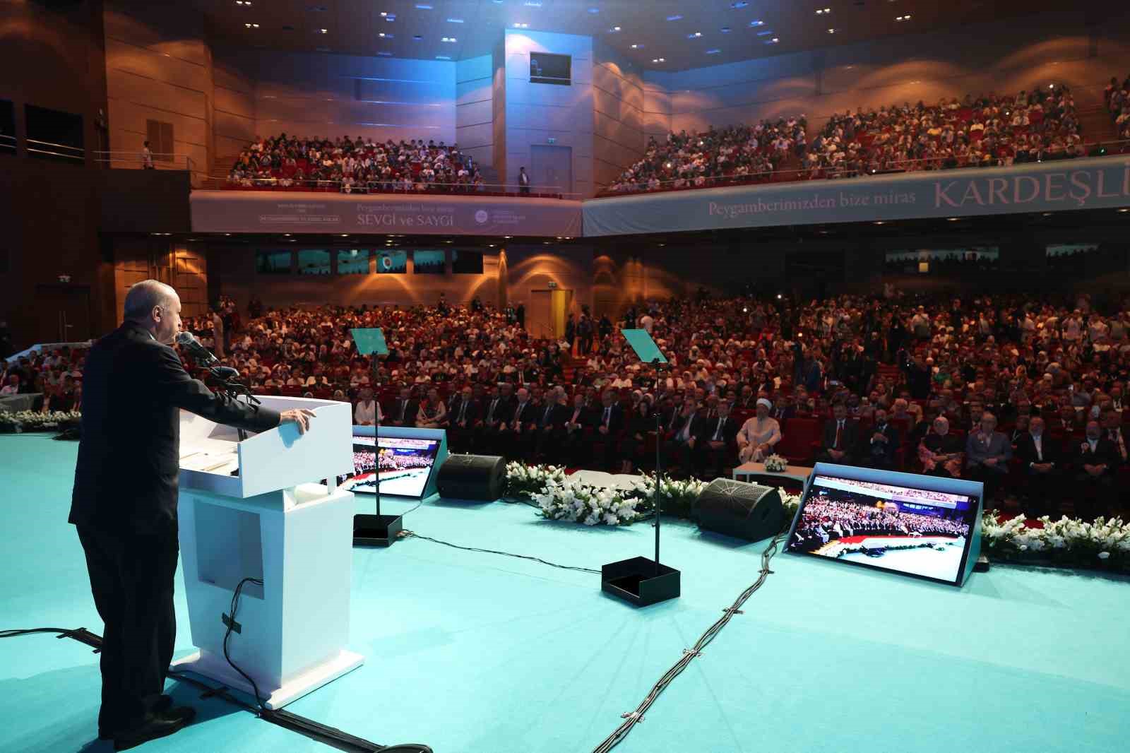 Cumhurbaşkanı Erdoğan: "Müslümanlar olarak başkalarına umut bağlamakla hiçbir yere varamayız"