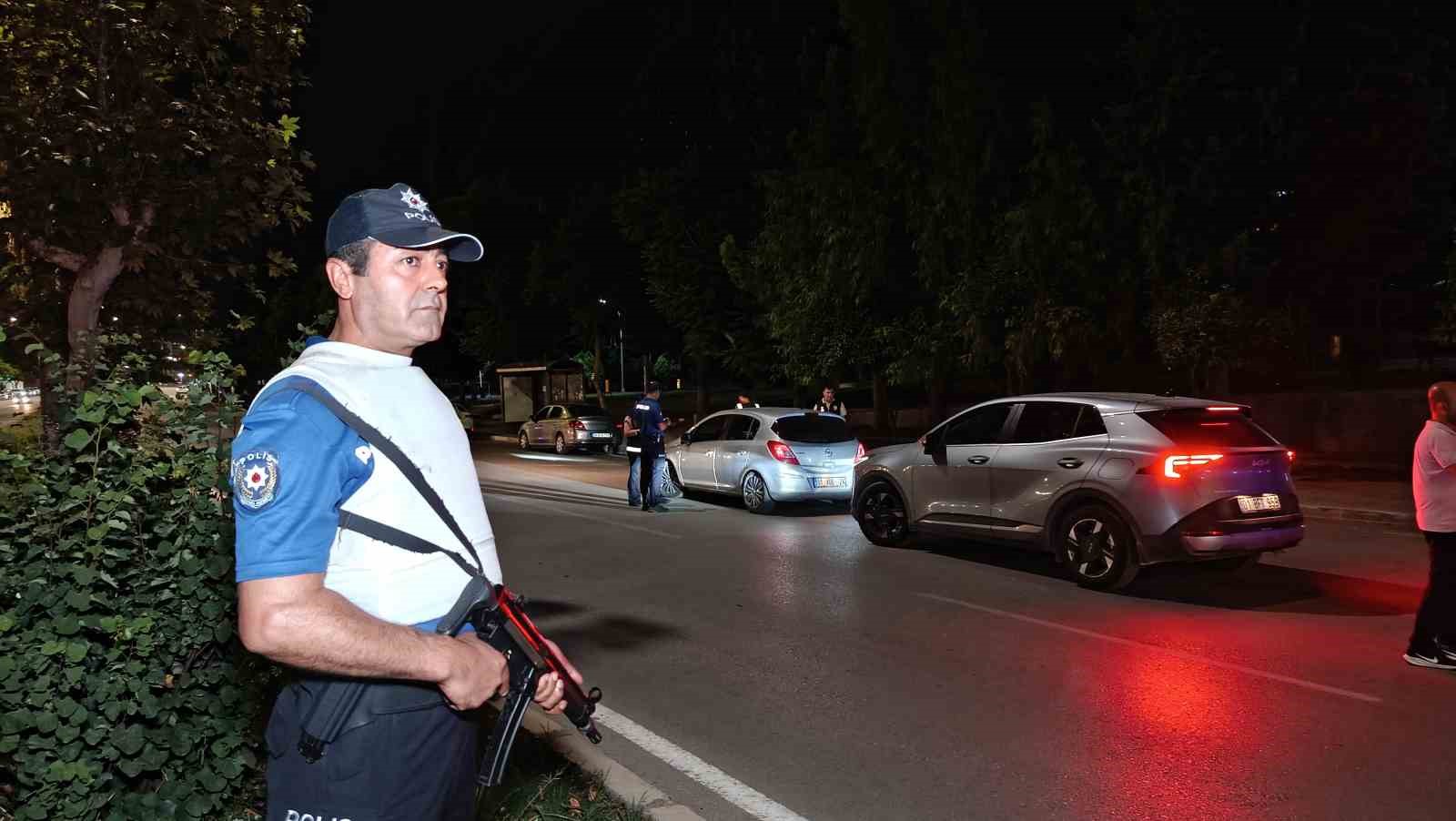 Adana polisinden sıkı denetim: 140 sürücüye 3 milyon 924 bin TL ceza