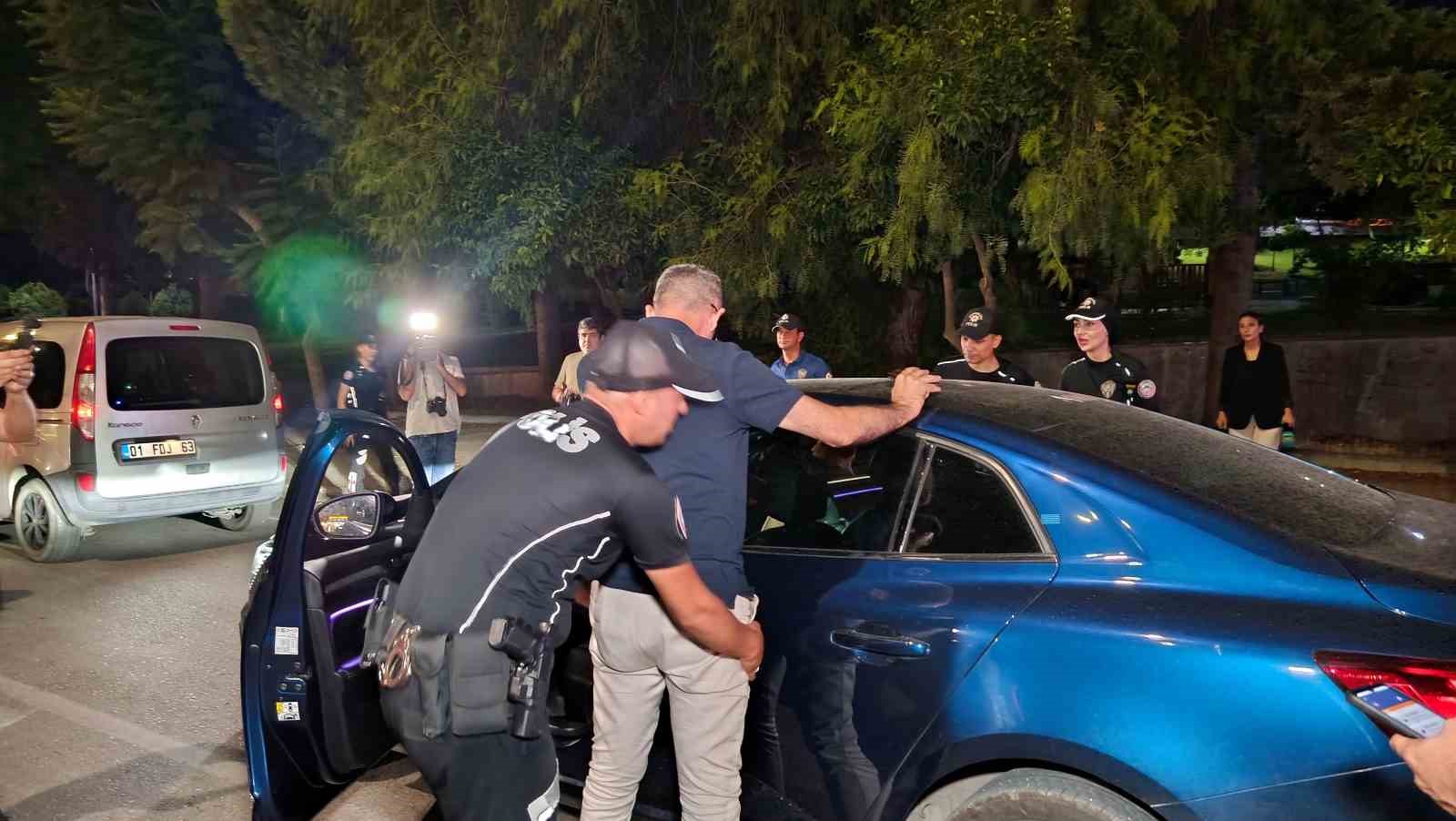 Adana polisinden sıkı denetim: 140 sürücüye 3 milyon 924 bin TL ceza