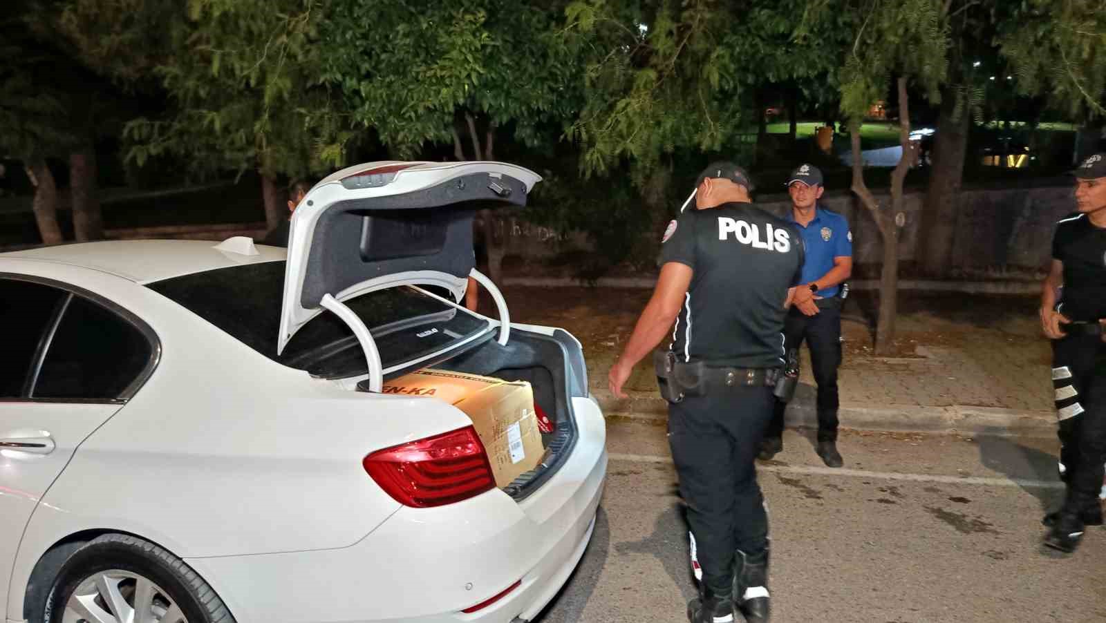 Adana polisinden sıkı denetim: 140 sürücüye 3 milyon 924 bin TL ceza