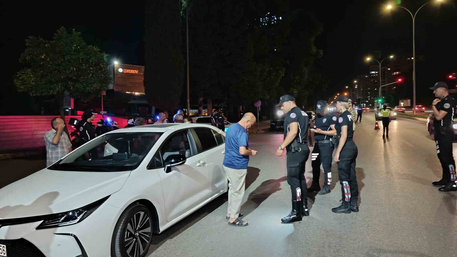 Adana polisinden sıkı denetim: 140 sürücüye 3 milyon 924 bin TL ceza