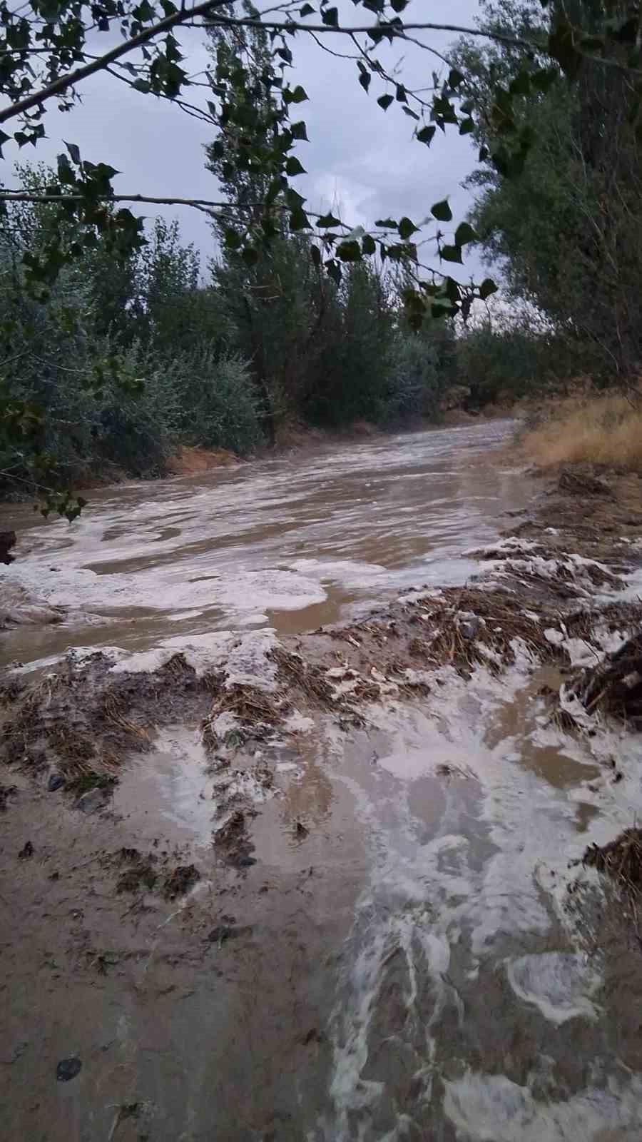 Çorum’da kuvvetli sağanak hayatı olumsuz etkiledi