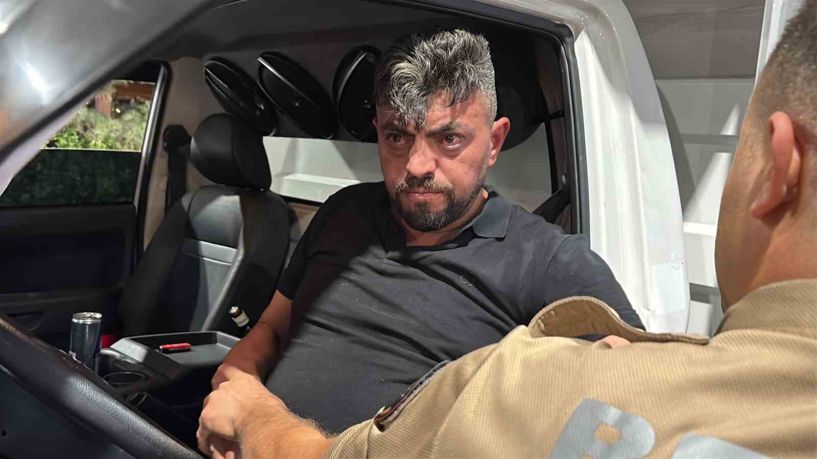 Yasal sınırın 11 katı üzerinde alkollü sürücü akaryakıt alırken direksiyonda sızdı... İlginç anlar kamerada