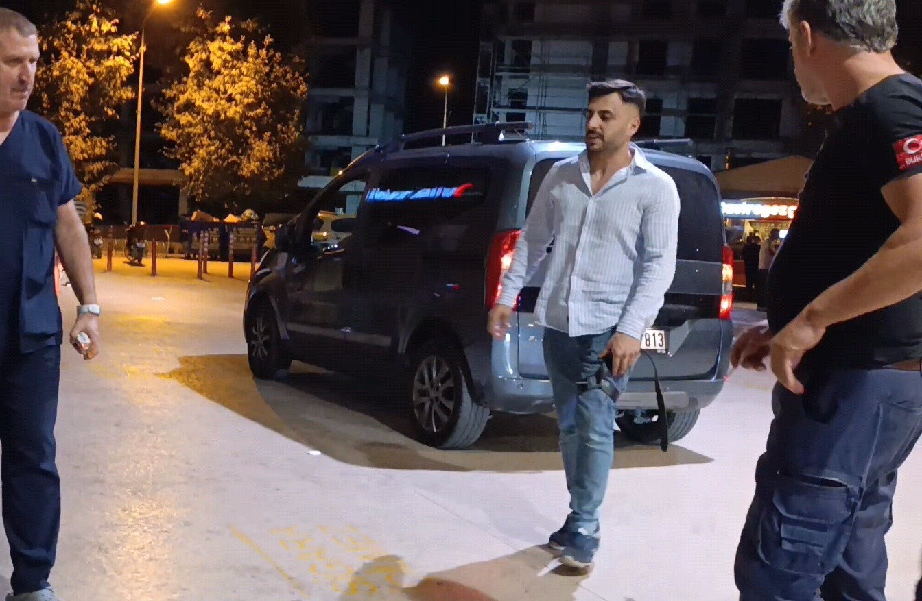 Araç ticareti silahlı kavgaya döndü... O anlar kamerada