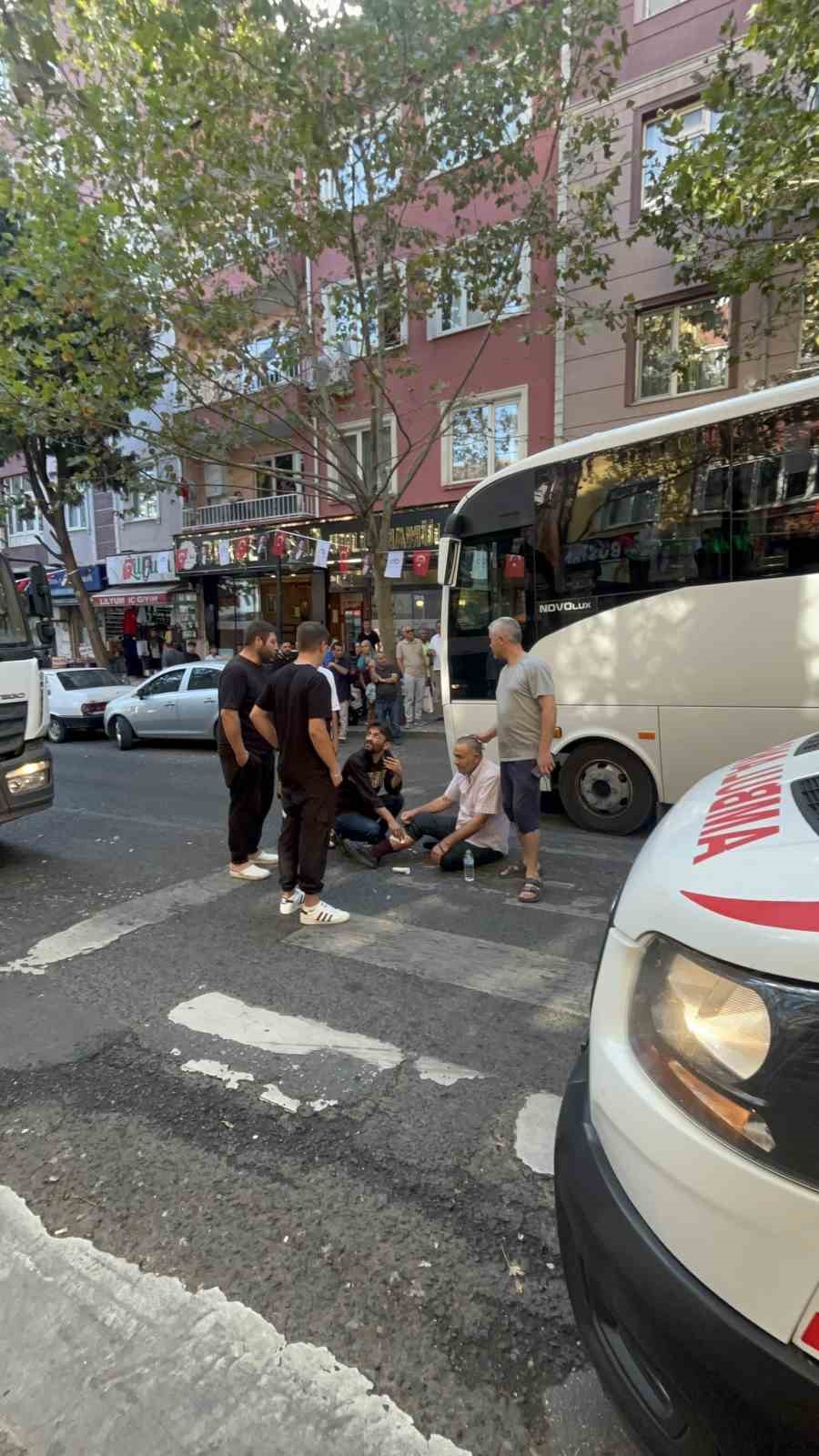 Yaya geçidinde yaşlı adama çarpan motosiklet sürücüsünden şok sözler: "Öğretmenleri böyle mi öğretiyor bunlara?"