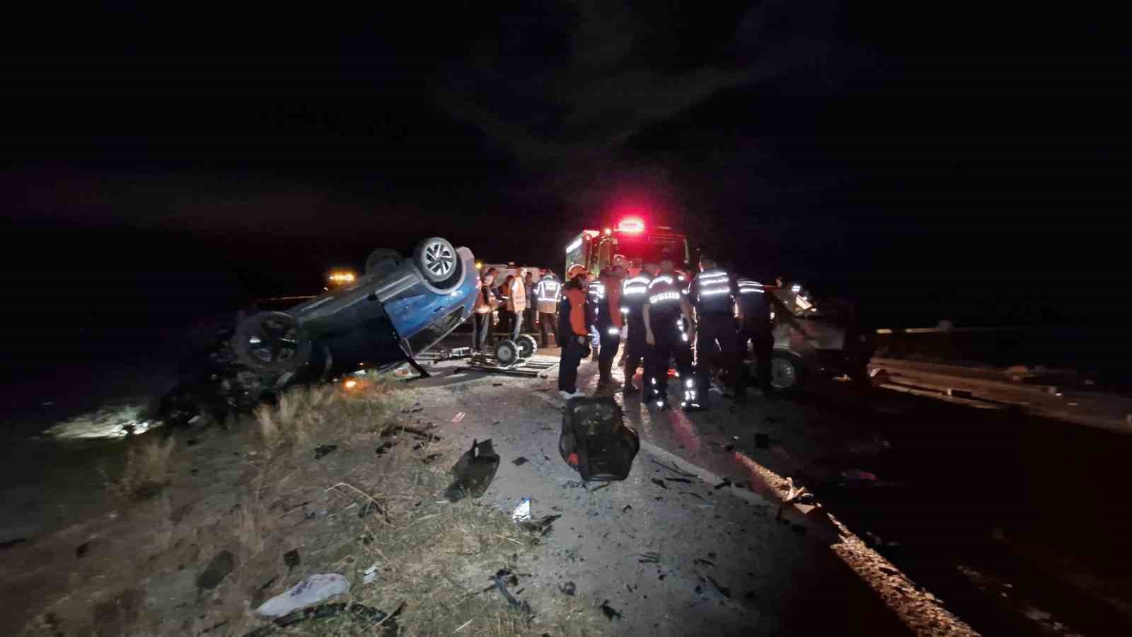 Karaman’da iki otomobilin kafa kafaya çarpıştı: 1 ölü, 1 yaralı