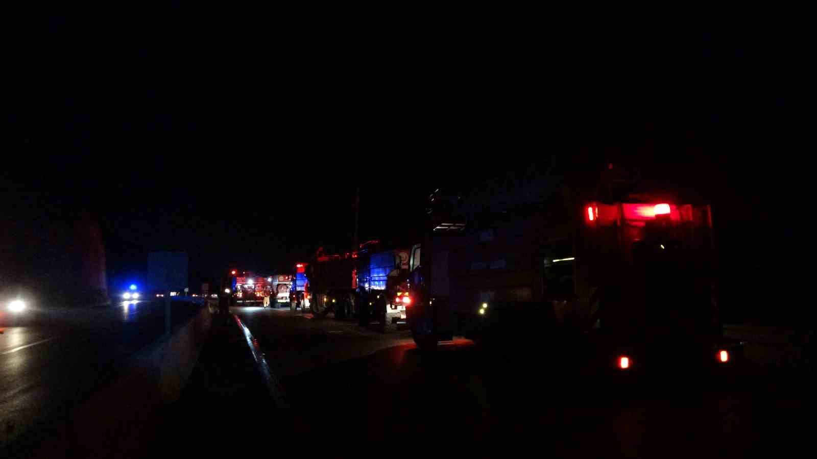 Antalya Balıkçı Barınağı’nda yangın: 20’den fazla tekne küle döndü
