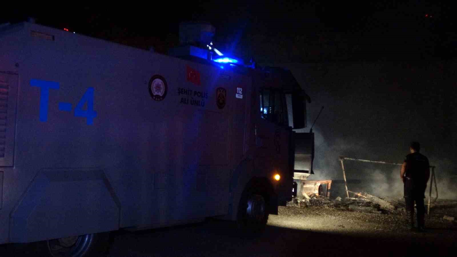 Antalya Balıkçı Barınağı’nda yangın: 20’den fazla tekne küle döndü