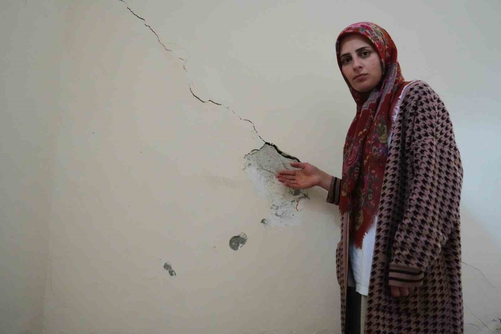 Bayburt’ta bir yıldır evlerden su çıkıyor: Duvarlar çatladı, aileler tedirgin